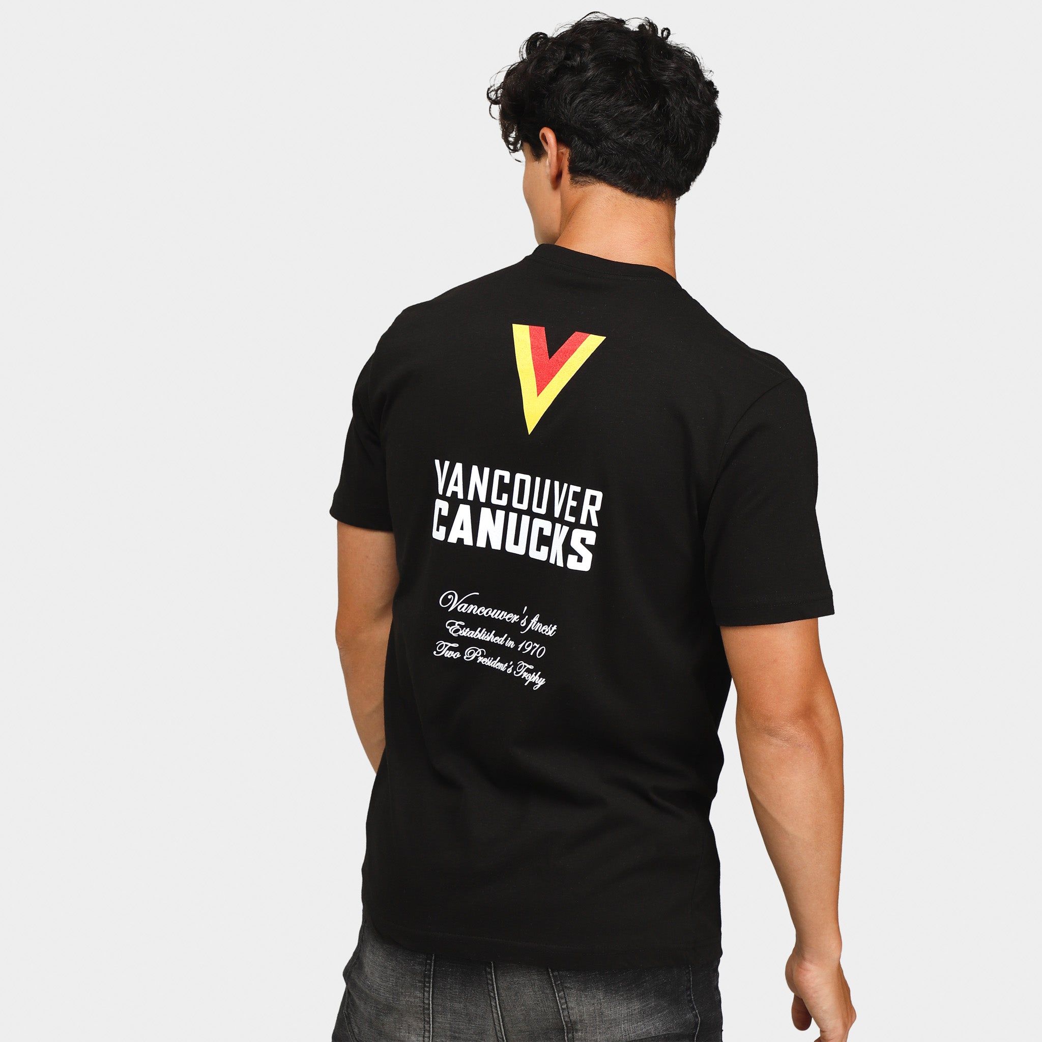 Mitchell & Ness Vancouver Canucks Graduation T-shirt Black / Gold sold by JD Sports product image thumbnail 2