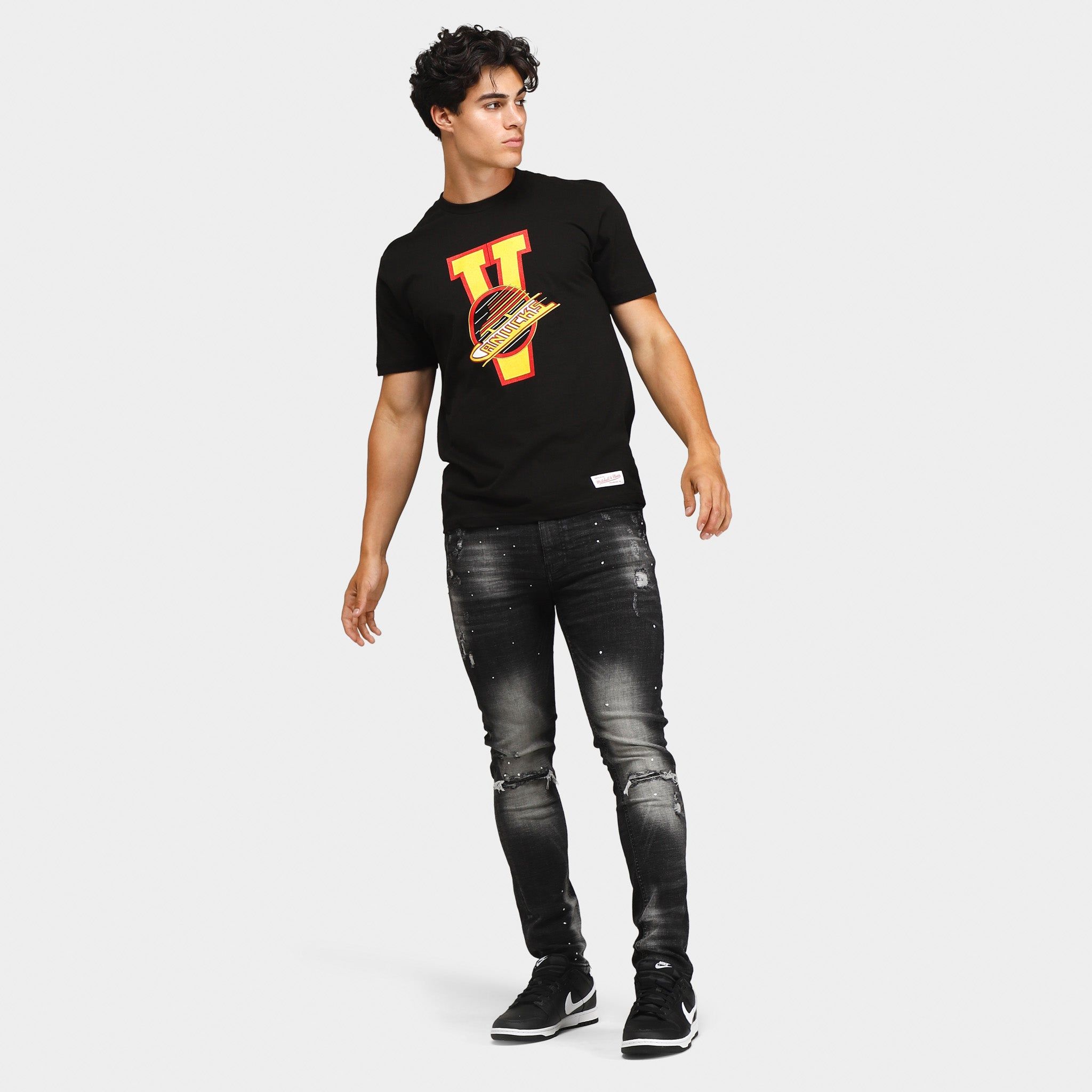 Mitchell & Ness Vancouver Canucks Graduation T-shirt Black / Gold sold by JD Sports product image thumbnail 5