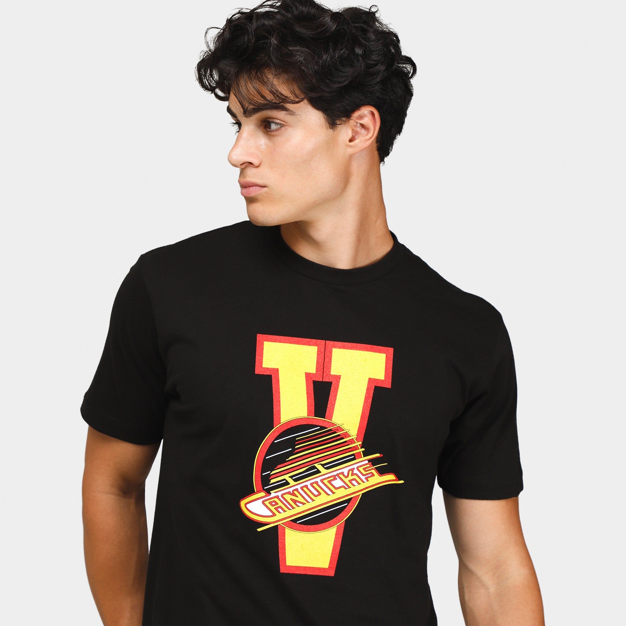 Mitchell & Ness Vancouver Canucks Graduation T-shirt Black / Gold sold by JD Sports product image thumbnail 3