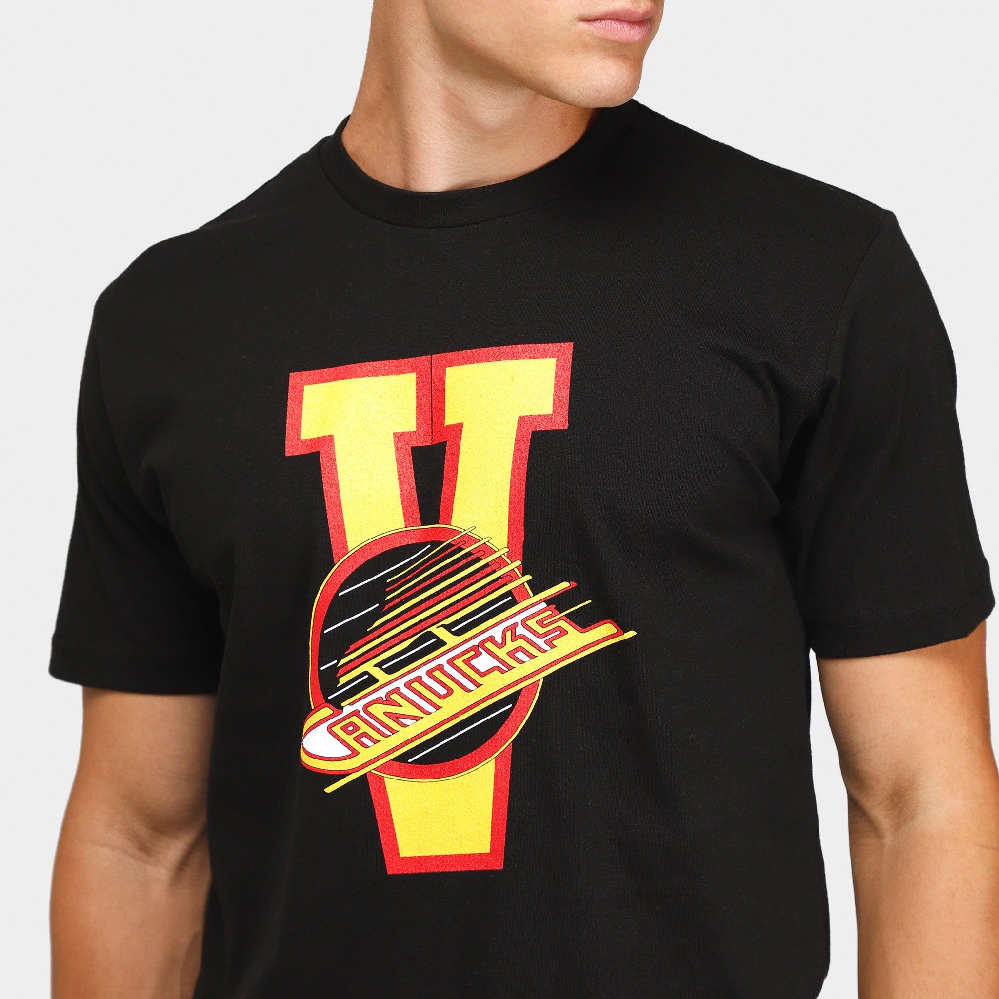 Mitchell & Ness Vancouver Canucks Graduation T-shirt Black / Gold sold by JD Sports product image thumbnail 4