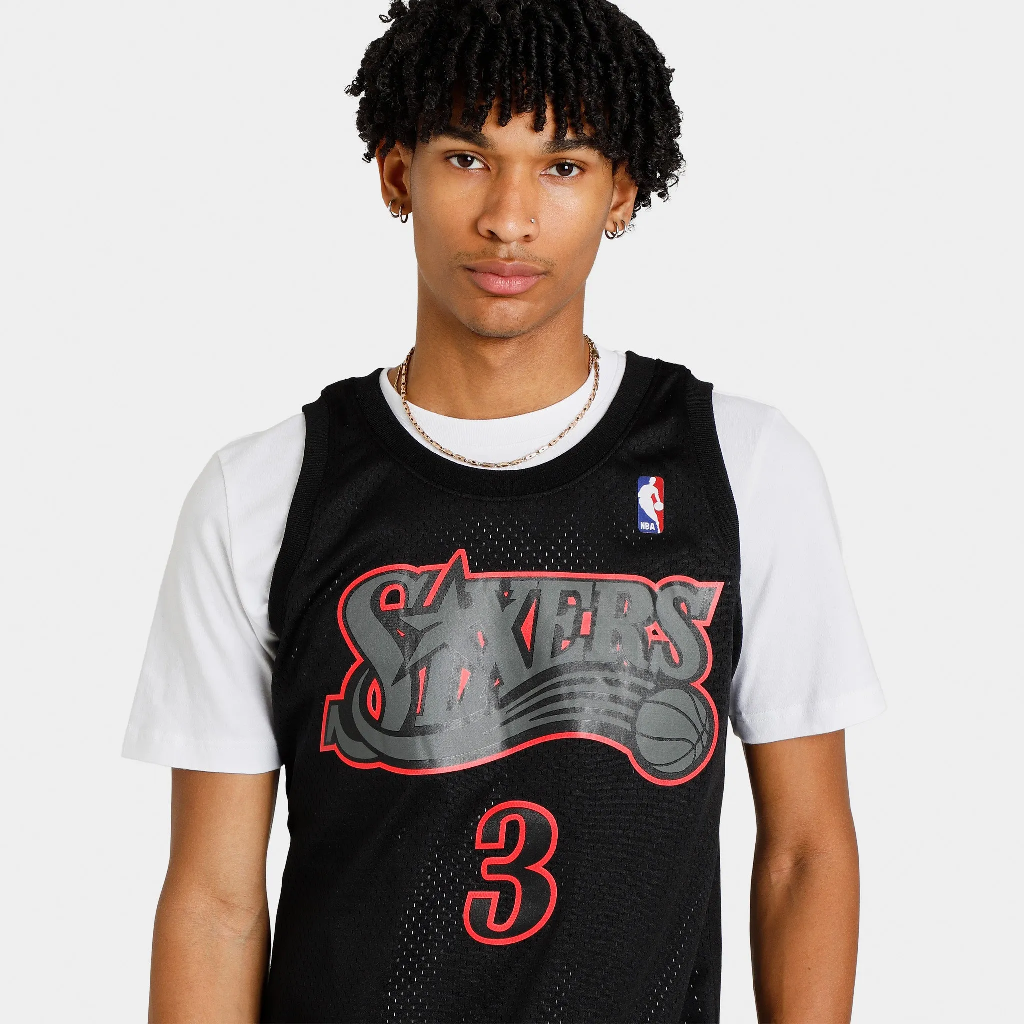 Mitchell & Ness Allen Iverson Dynamic Swingman Jersey / Black sold by JD Sports product image thumbnail 3