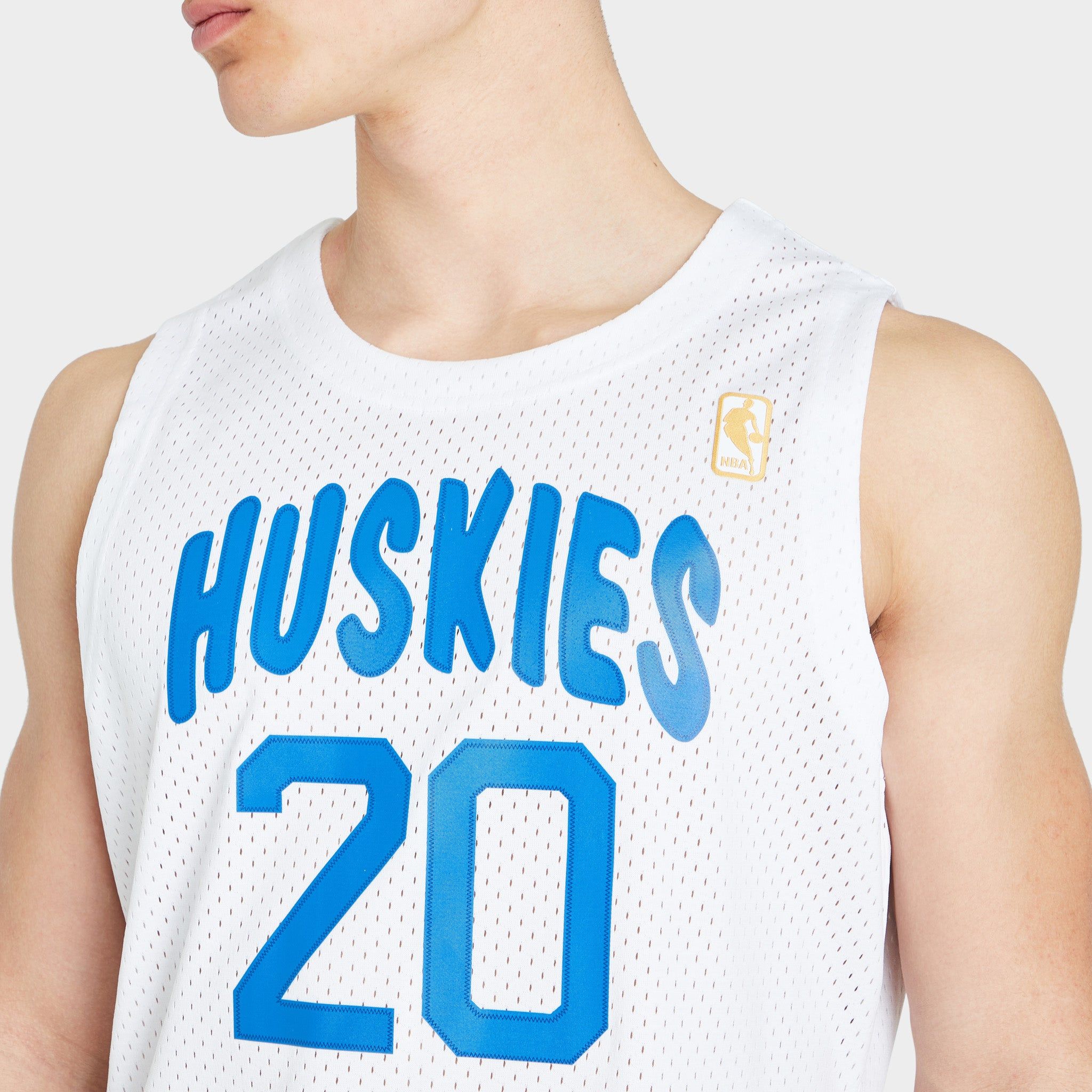 Mitchell & Ness NBA Toronto Huskies Damon Stoudamire Swingman Jersey / White sold by JD Sports product image thumbnail 3