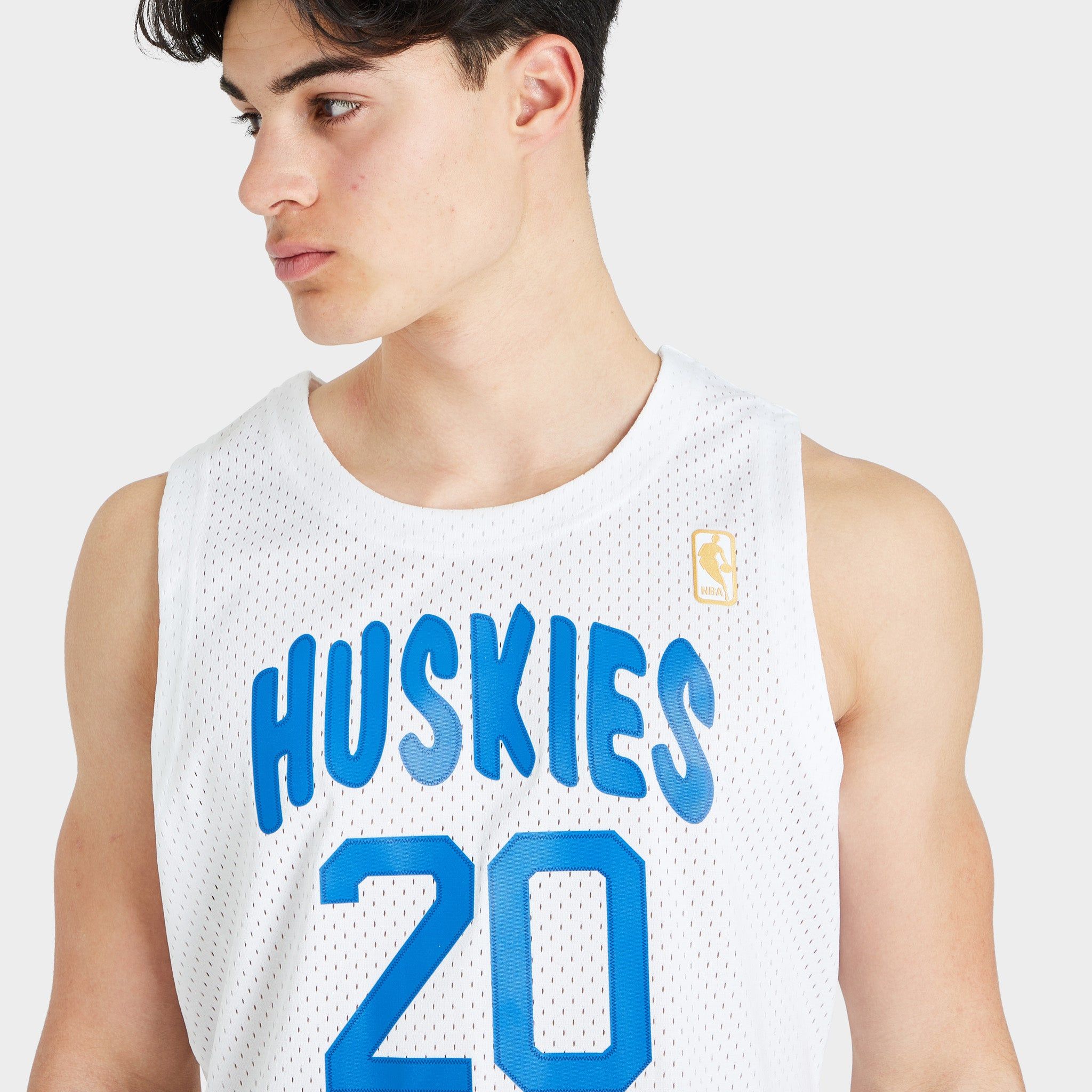 Mitchell & Ness NBA Toronto Huskies Damon Stoudamire Swingman Jersey / White sold by JD Sports product image thumbnail 4