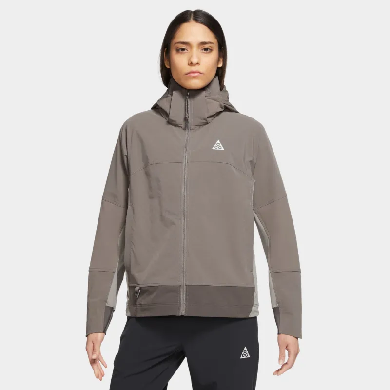 Nike ACG Women's Sun Farer Jacket / Black sold by JD Sports