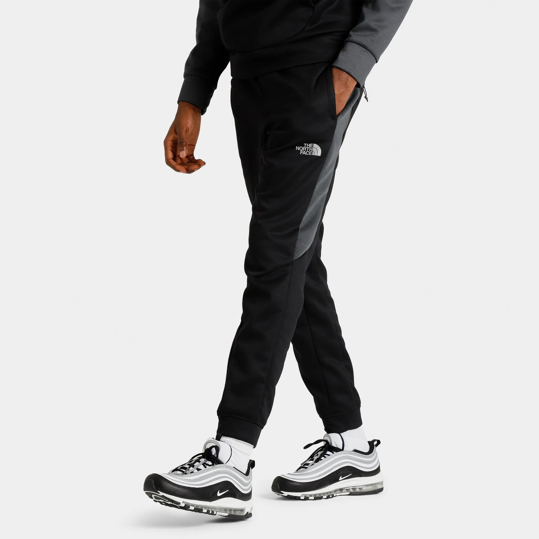 The North Face Kaveh Joggers TNF Black / Asphalt Grey sold by JD Sports product image thumbnail 4