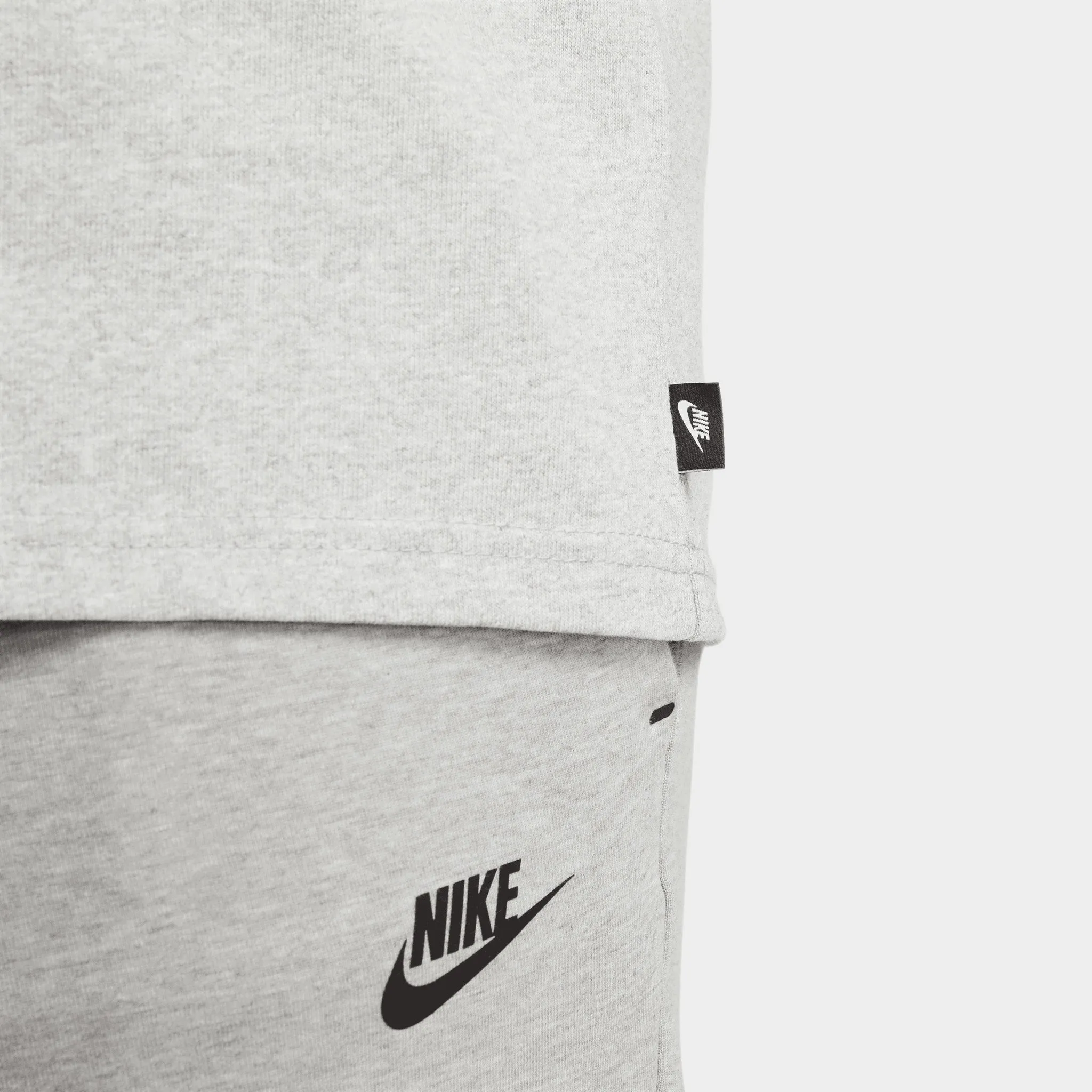 Nike Sportswear Premium Essentials T-shirt / Dark Grey Heather sold by JD Sports product image thumbnail 4