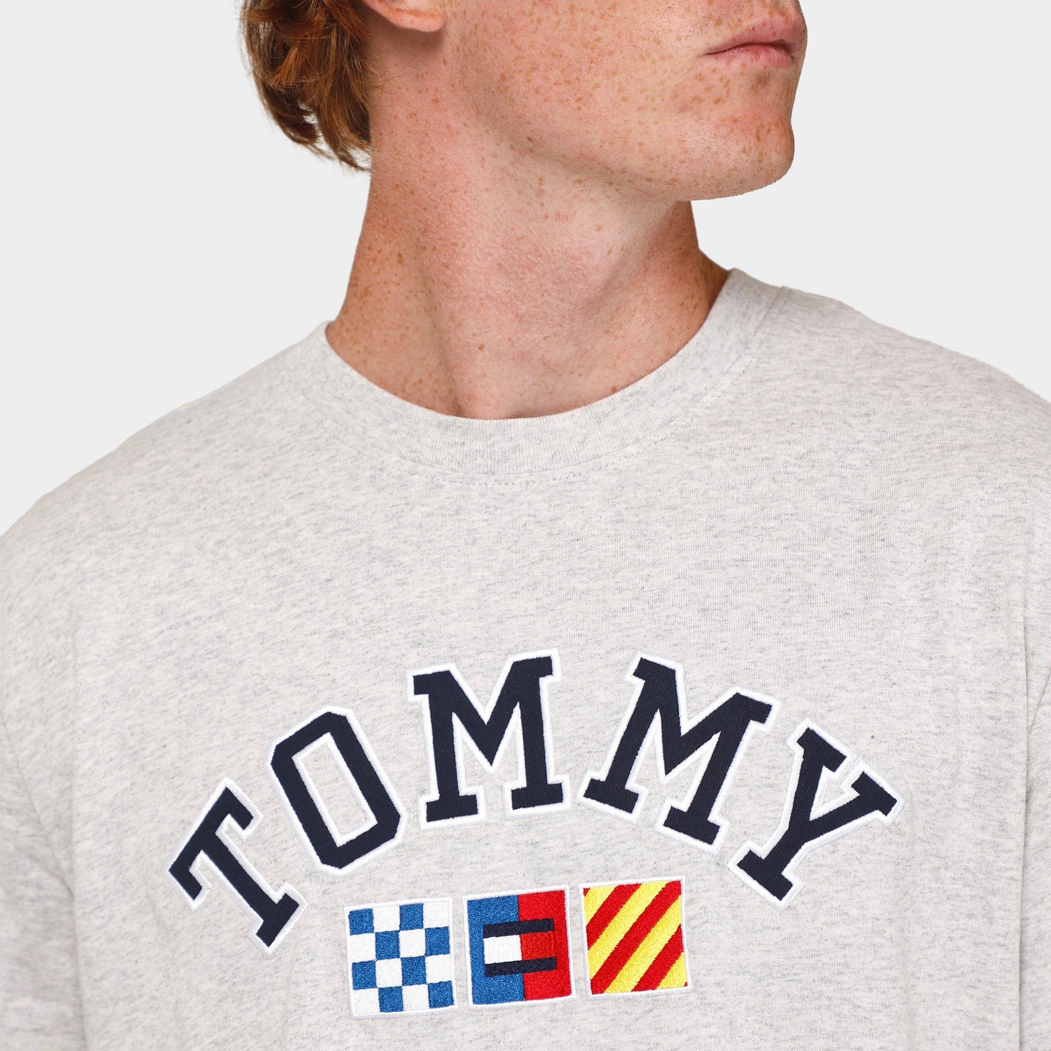 Tommy Jeans Archive Sailing T-shirt / Silver Grey Heather sold by JD Sports product image thumbnail 4