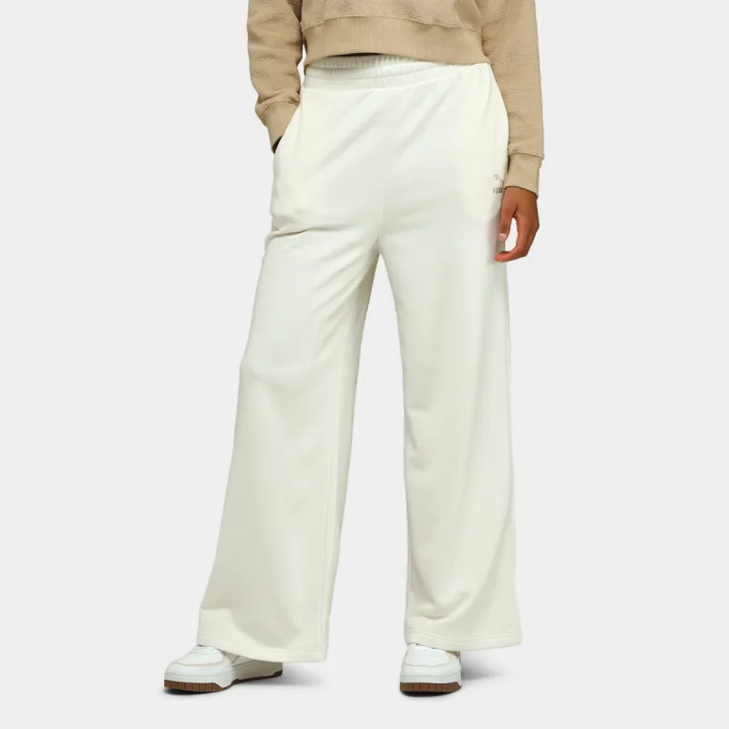Puma Women's Classics Relaxed Sweatpants / Off White sold by JD Sports