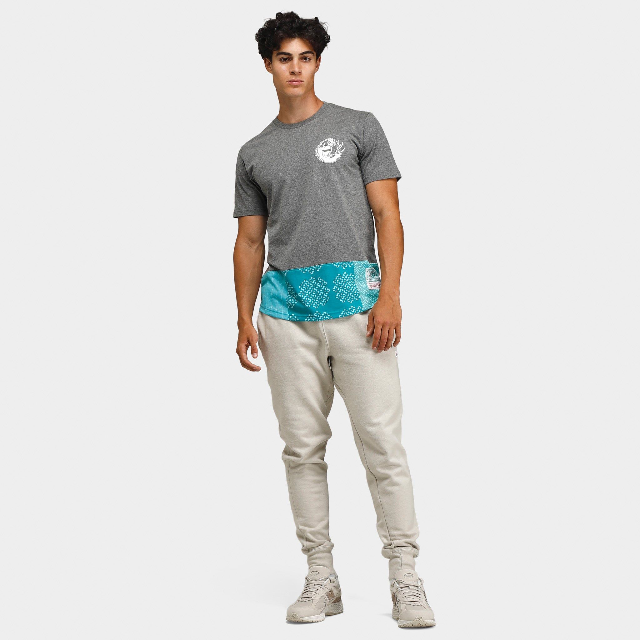 Mitchell & Ness Vancouver Grizzlies Bandana T-shirt / Grey sold by JD Sports product image thumbnail 5