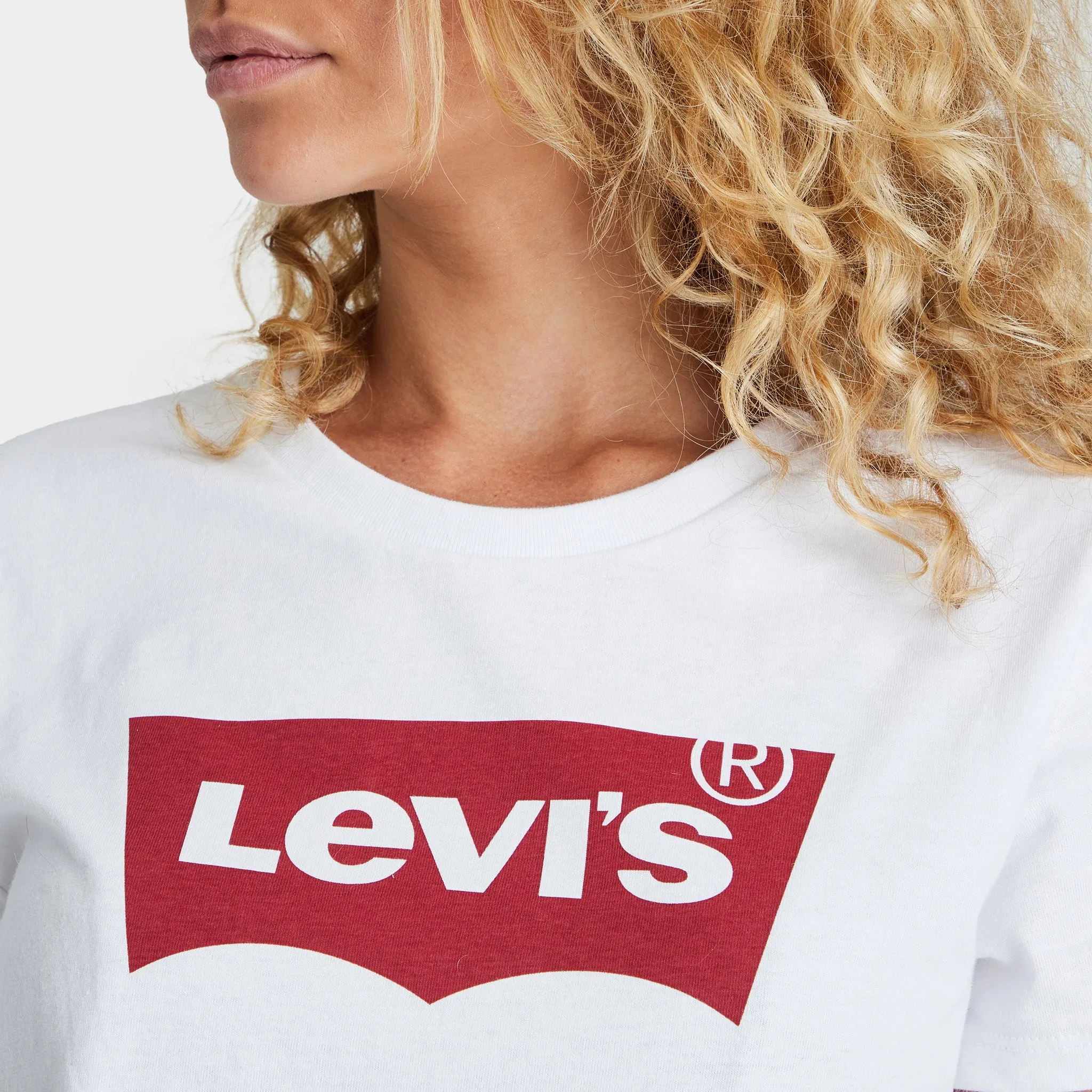 Levi's Women's The Perfect T-shirt / Core Housemark White sold by JD Sports product image thumbnail 5