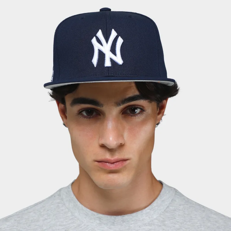 Mitchell & Ness New York Yankees Evergreen Snapback / Navy sold by JD Sports