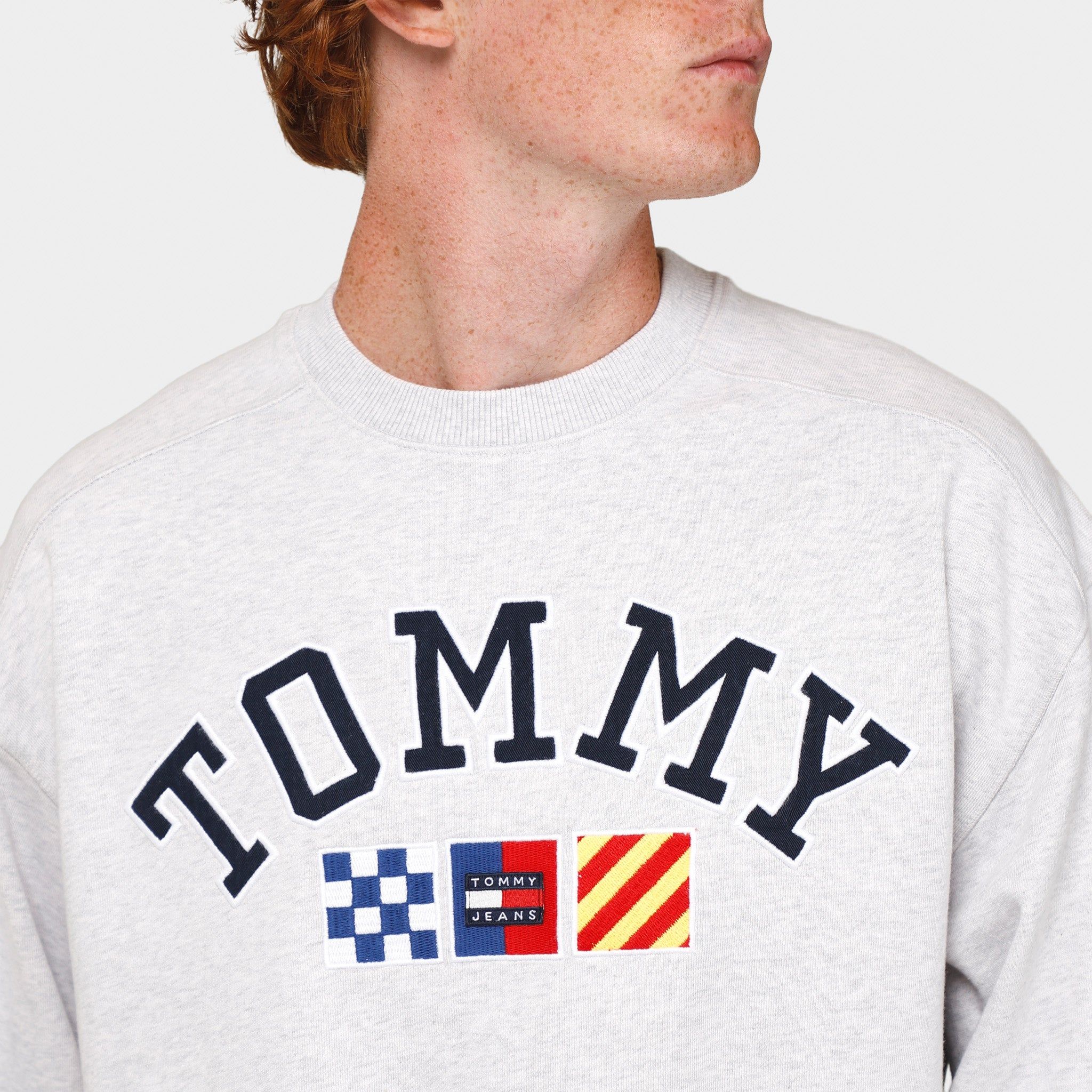 Tommy Jeans Archive Boxy Fit Logo Crewneck / Silver Grey Heather sold by JD Sports product image thumbnail 4