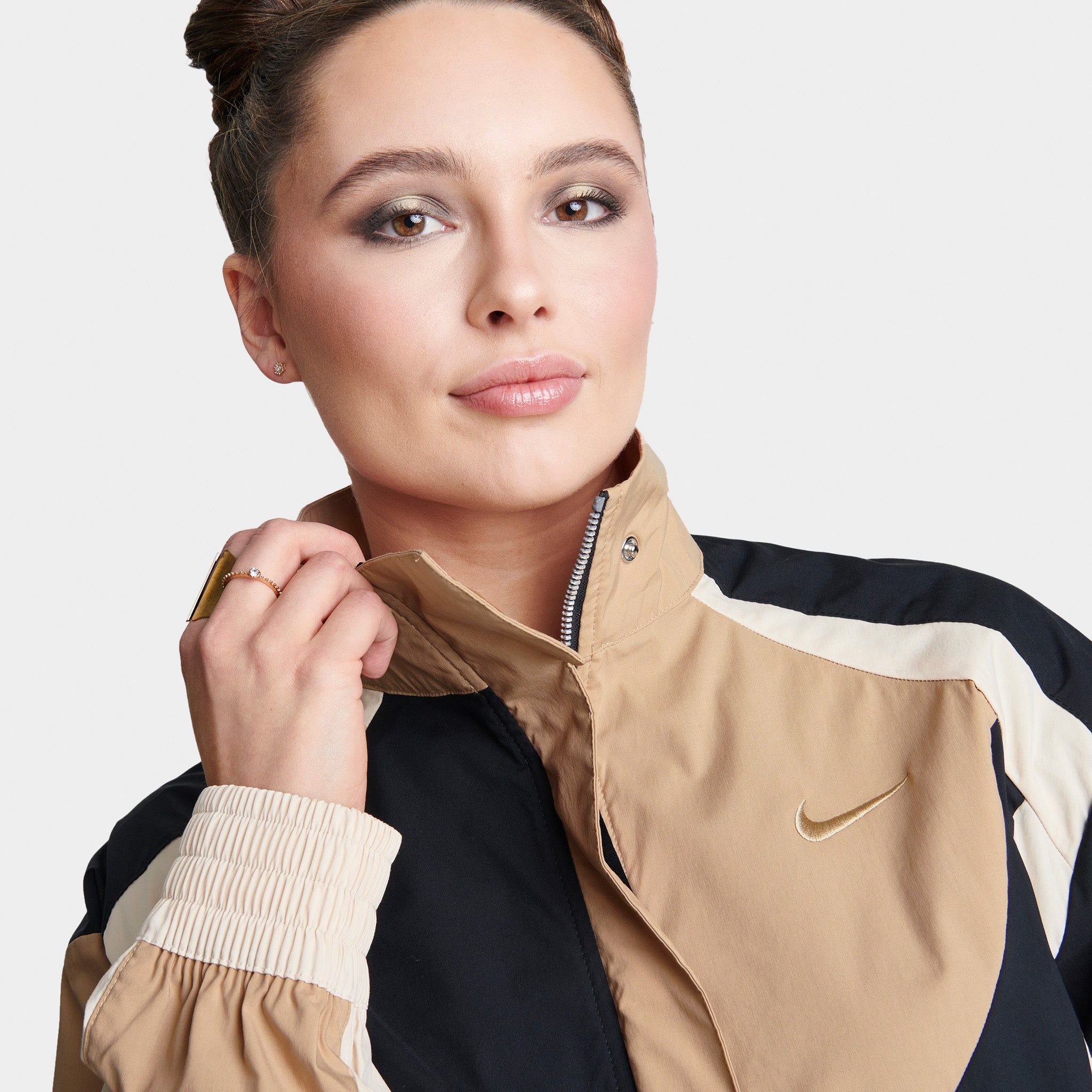 Nike Sportswear Women's Woven Jacket Hemp / Black - Sanddrift sold by JD Sports product image thumbnail 4