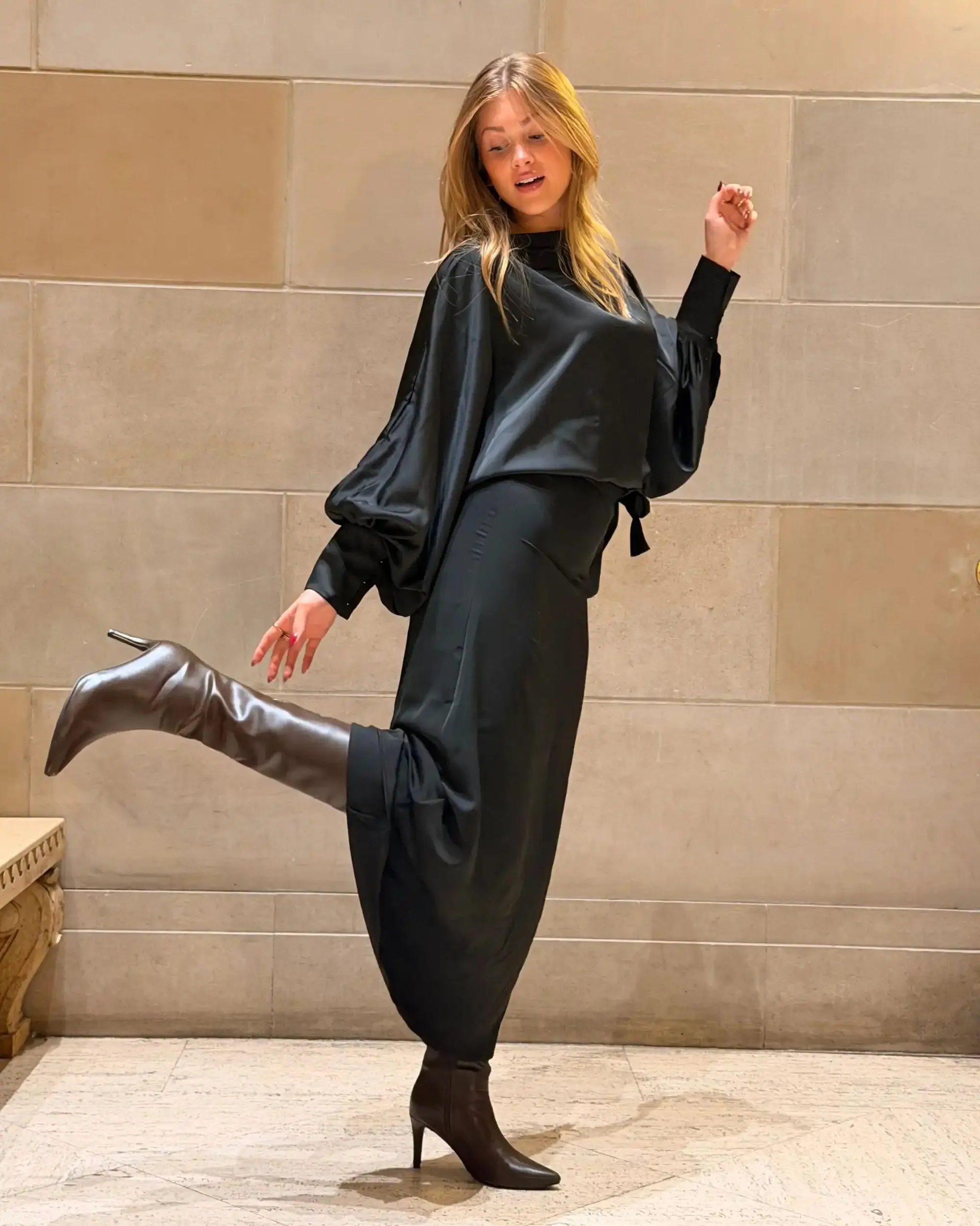 Blouse Satiné À Manche Dolman Noir sold by Boutique Elena product image thumbnail 2