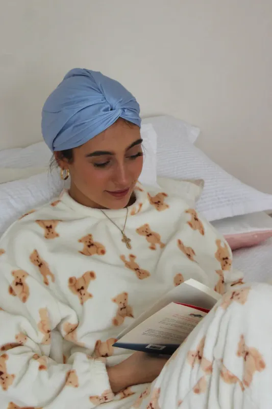 Bonnet En Satin Bleu sold by Boutique Elena