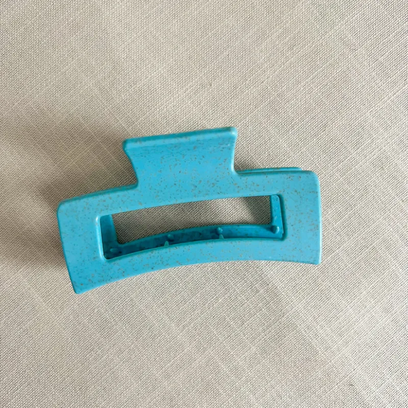 Pince Agathe En Paille De Blé Bleu Foncé sold by Boutique Elena