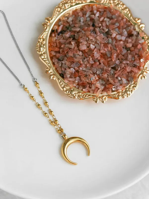 Collier Lunista sold by Boutique Elena