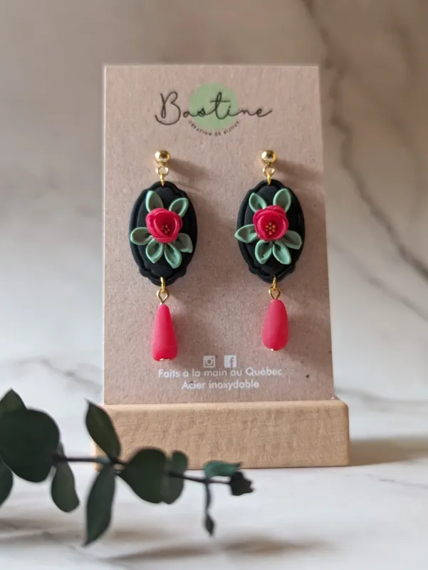 Boucles D'oreilles Pendantes Noires Fleurs Roses made by Boutique Elena