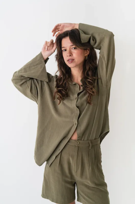 Short Structuré En Lin Kaki sold by Boutique Elena