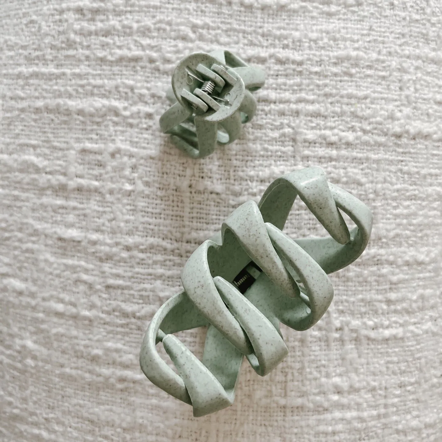 Petite Pince Pieuvre En Paille De Blé Vert sold by Boutique Elena