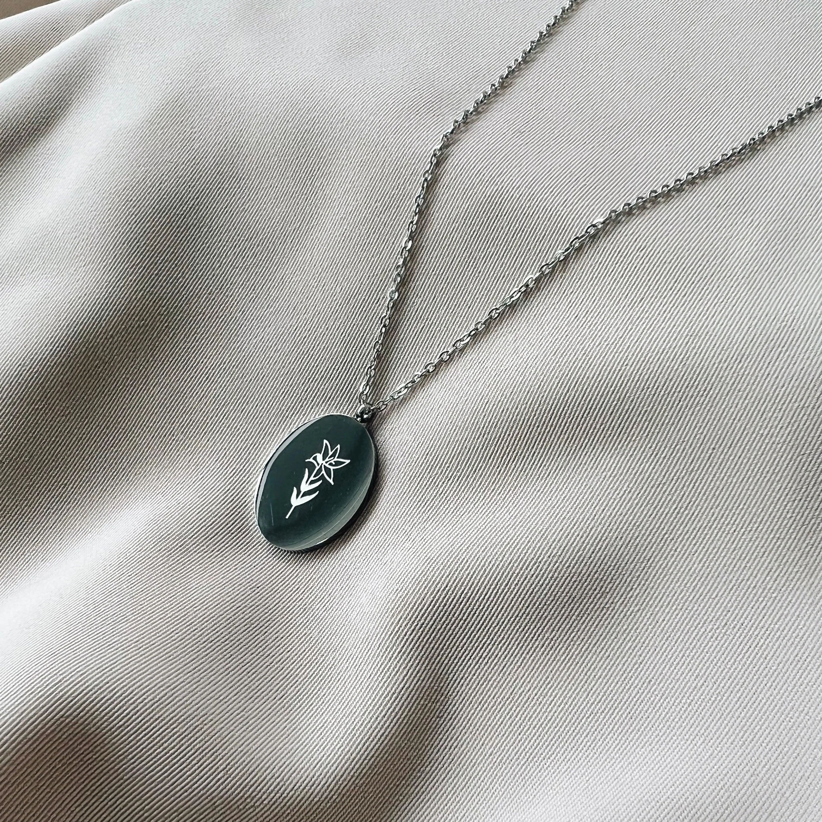 Collier Fleurs De Naissance Argent - Décembre sold by Boutique Elena