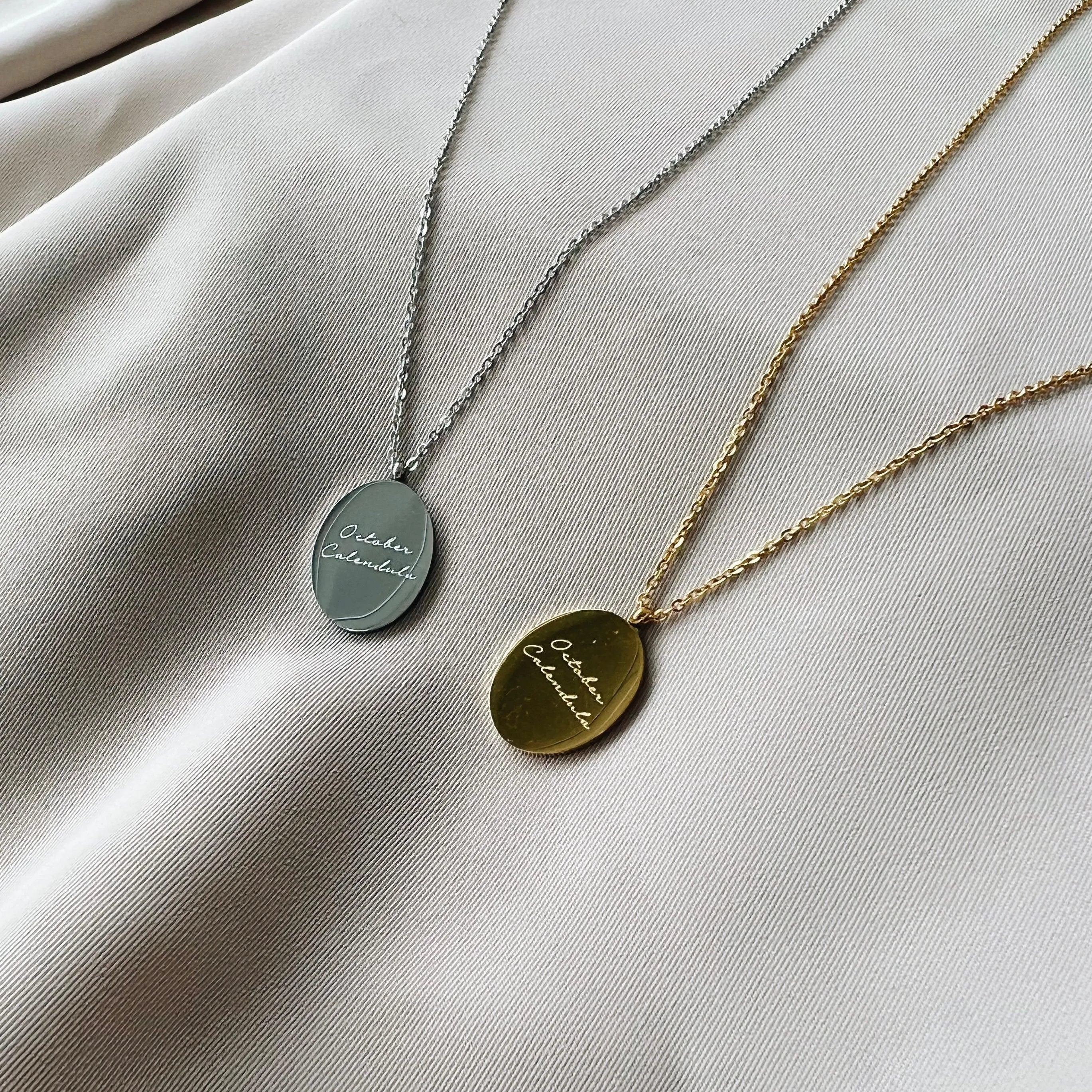 Collier Fleurs De Naissance Or - Octobre sold by Boutique Elena product image thumbnail 2