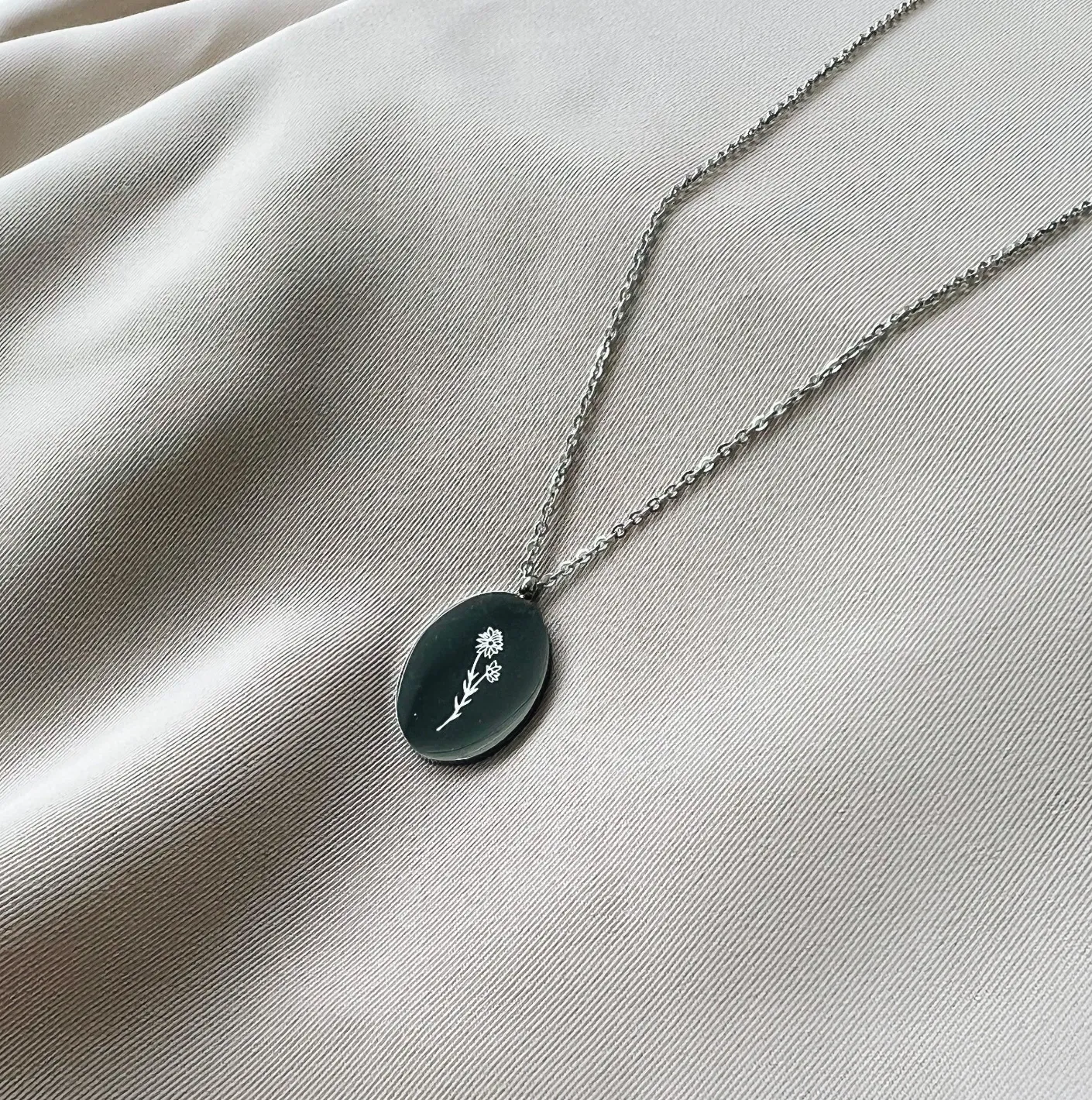 Collier Fleurs De Naissance Argent - Octobre sold by Boutique Elena