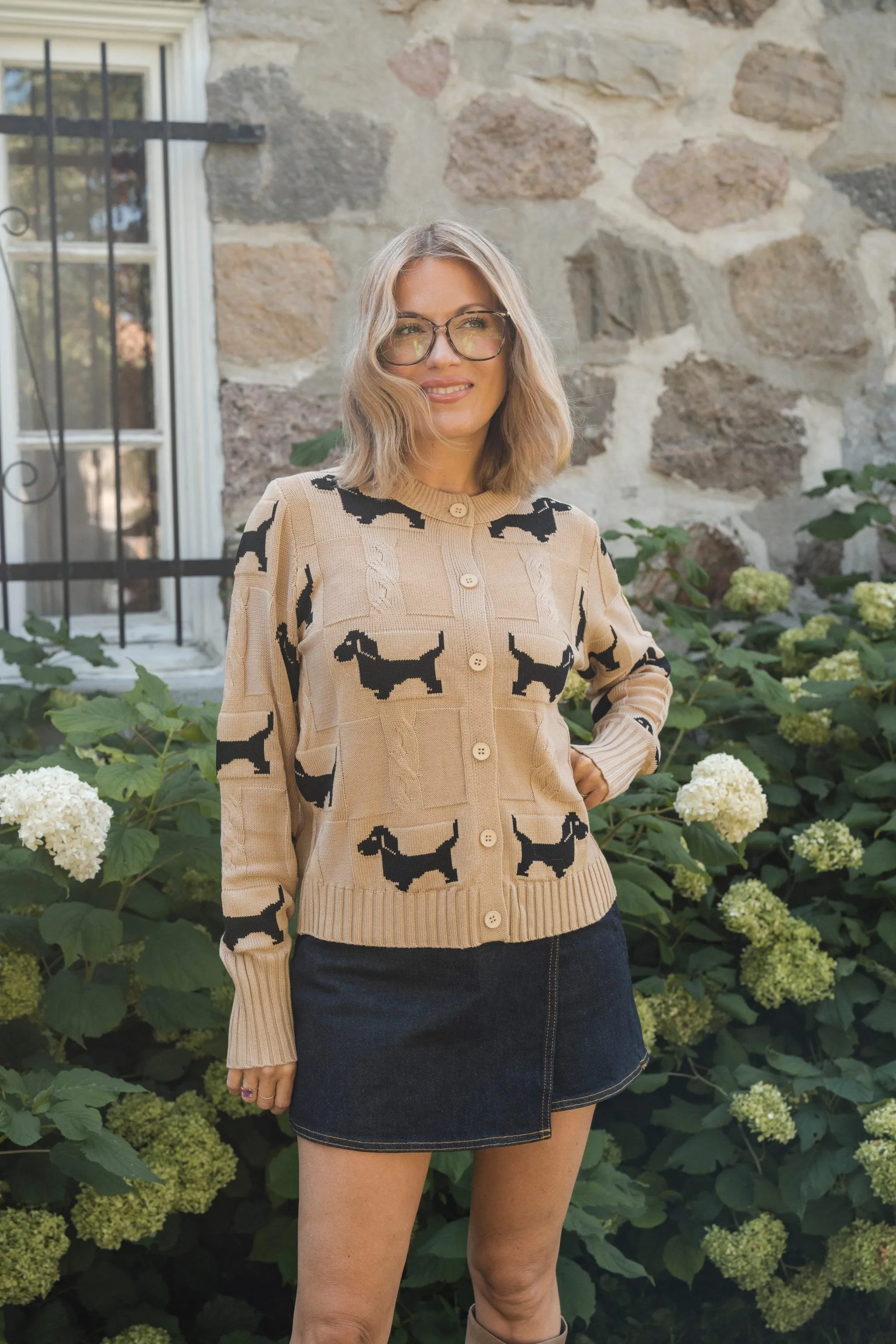 Cardigan Chiens Saucisses Sable sold by Boutique Elena product image thumbnail 3
