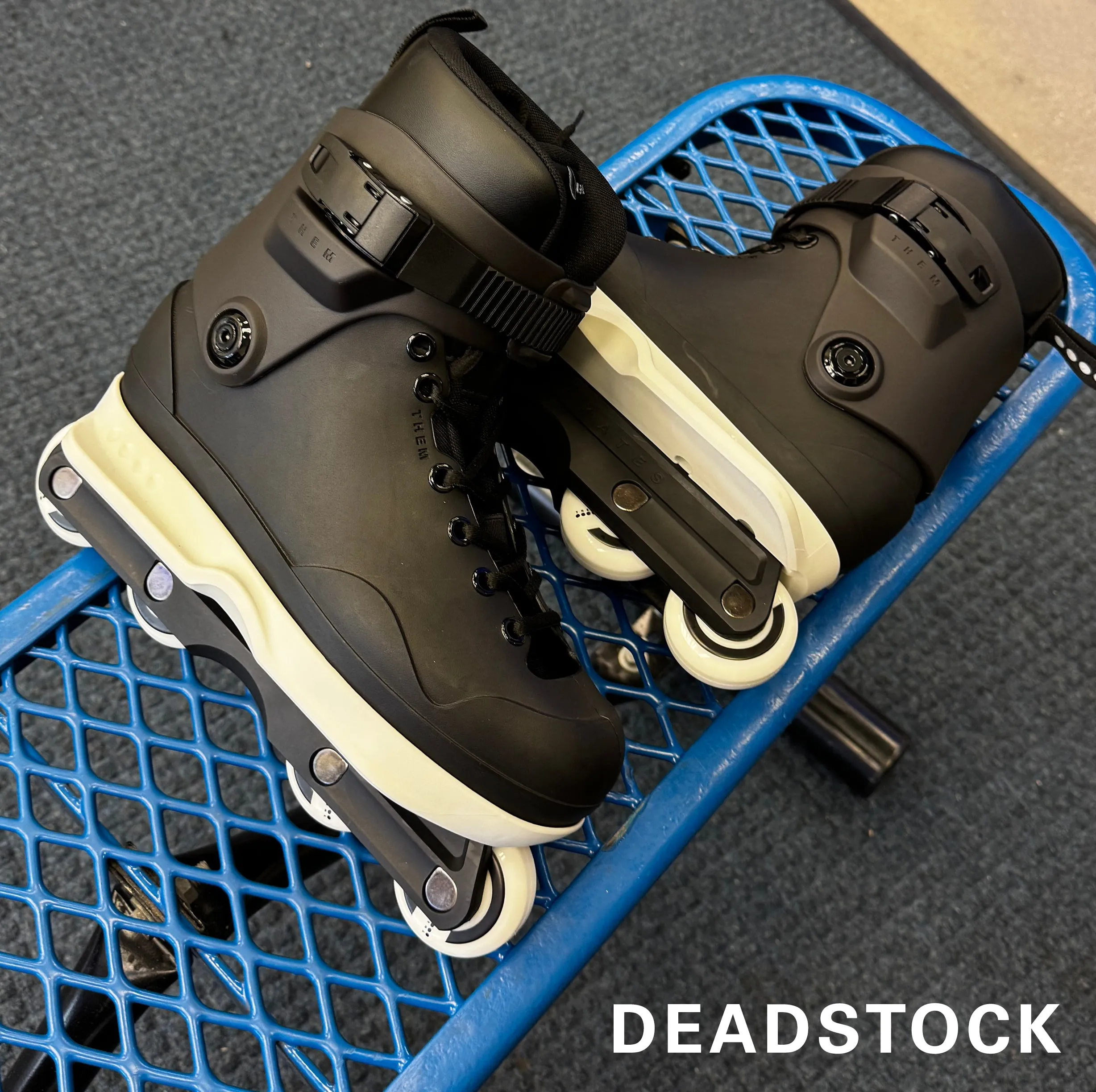 DEAD STOCK - 909 - SLIGHT COSMETIC IMPERFECTIONS - SIZE 8 sold by Them Skates