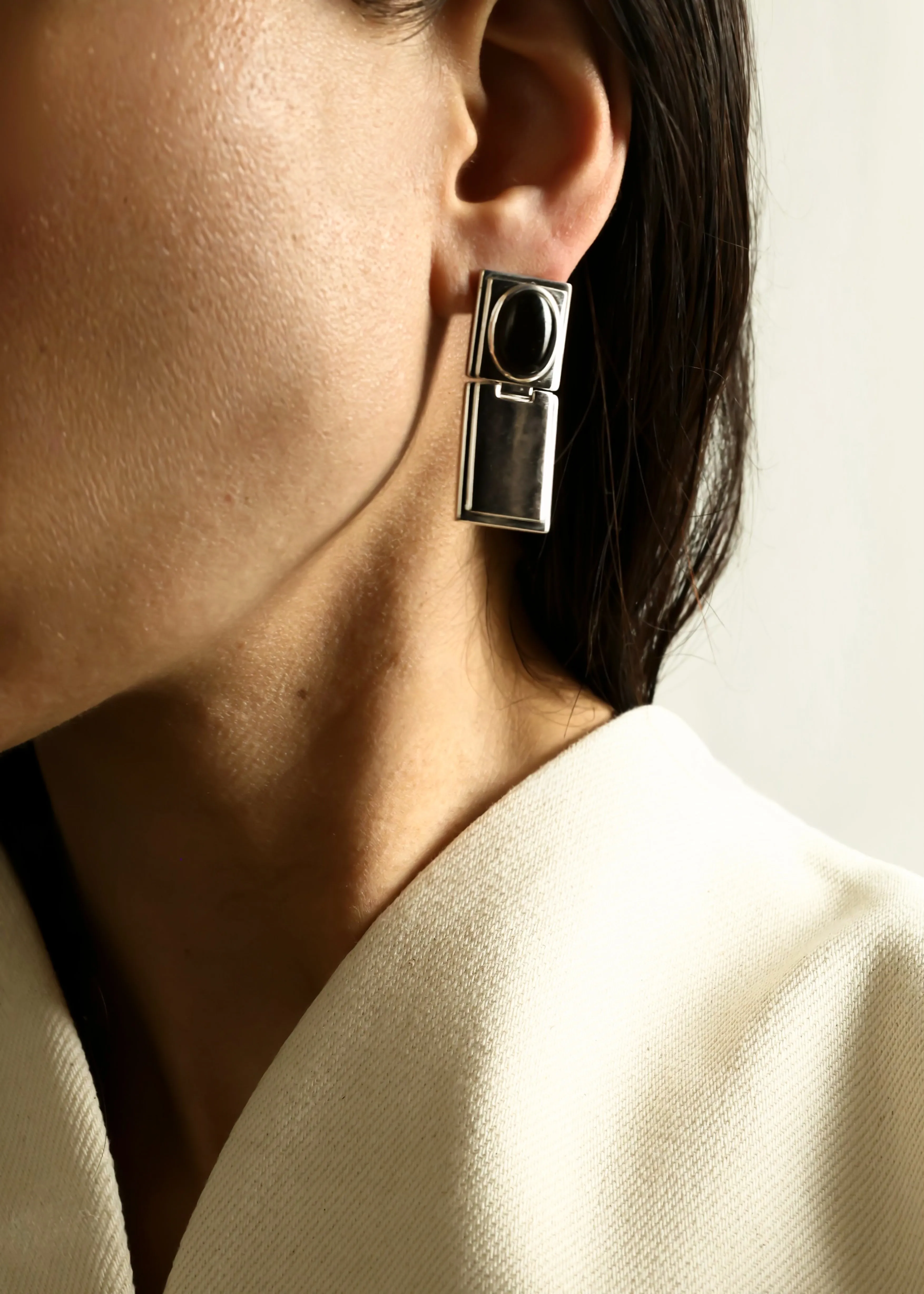 Stone Hinge Earring Onyx & Silver sold by Dehanche product image thumbnail 2