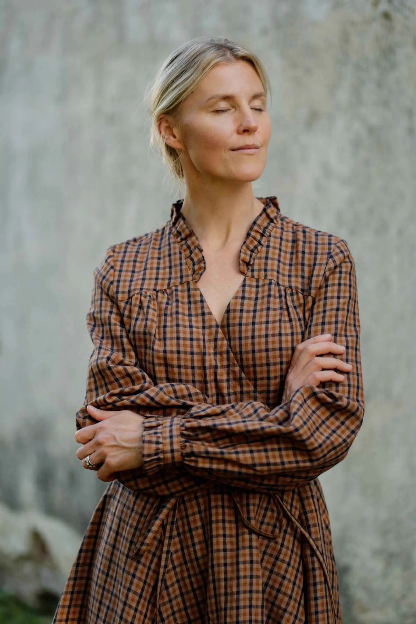 Darcy – Linen Wrap Dress with Ruffled V-Neckline sold by Son de Flor product image thumbnail 4