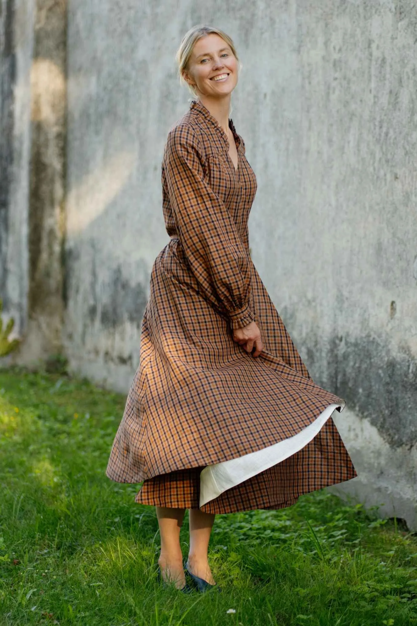 Darcy – Linen Wrap Dress with Ruffled V-Neckline sold by Son de Flor product image thumbnail 4