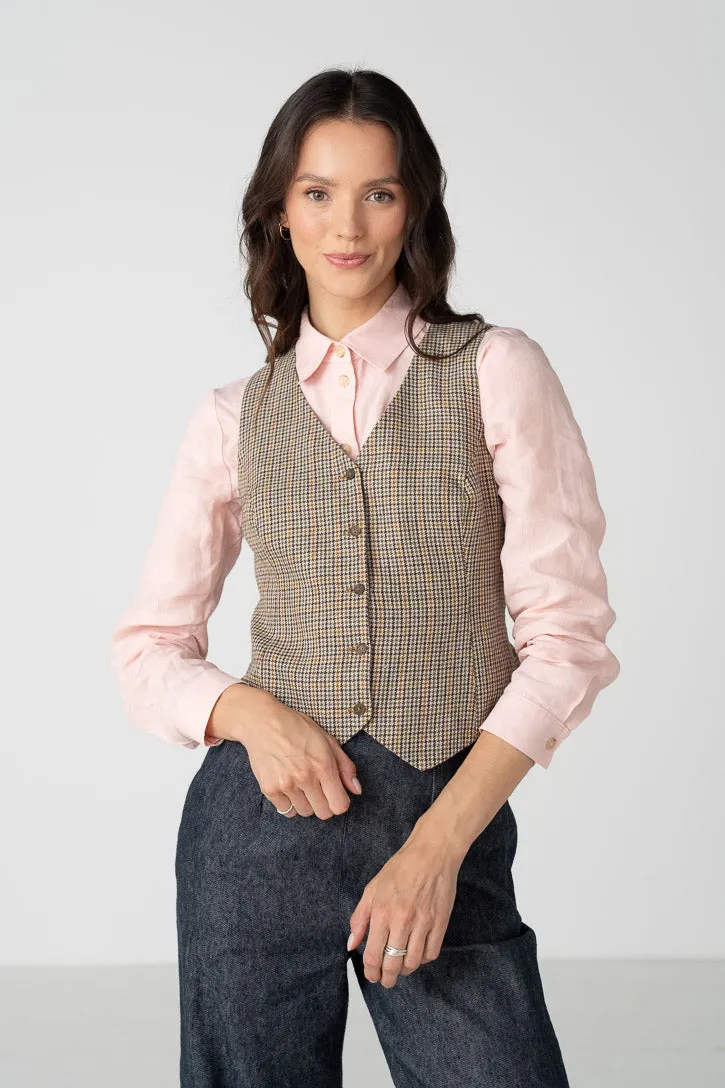 Jane – Fitted Linen V-Neck Vest sold by Son de Flor