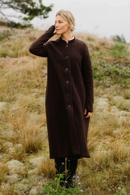 Classic – Virgin Wool Coat with Thumbhole Sleeves made by Son de Flor