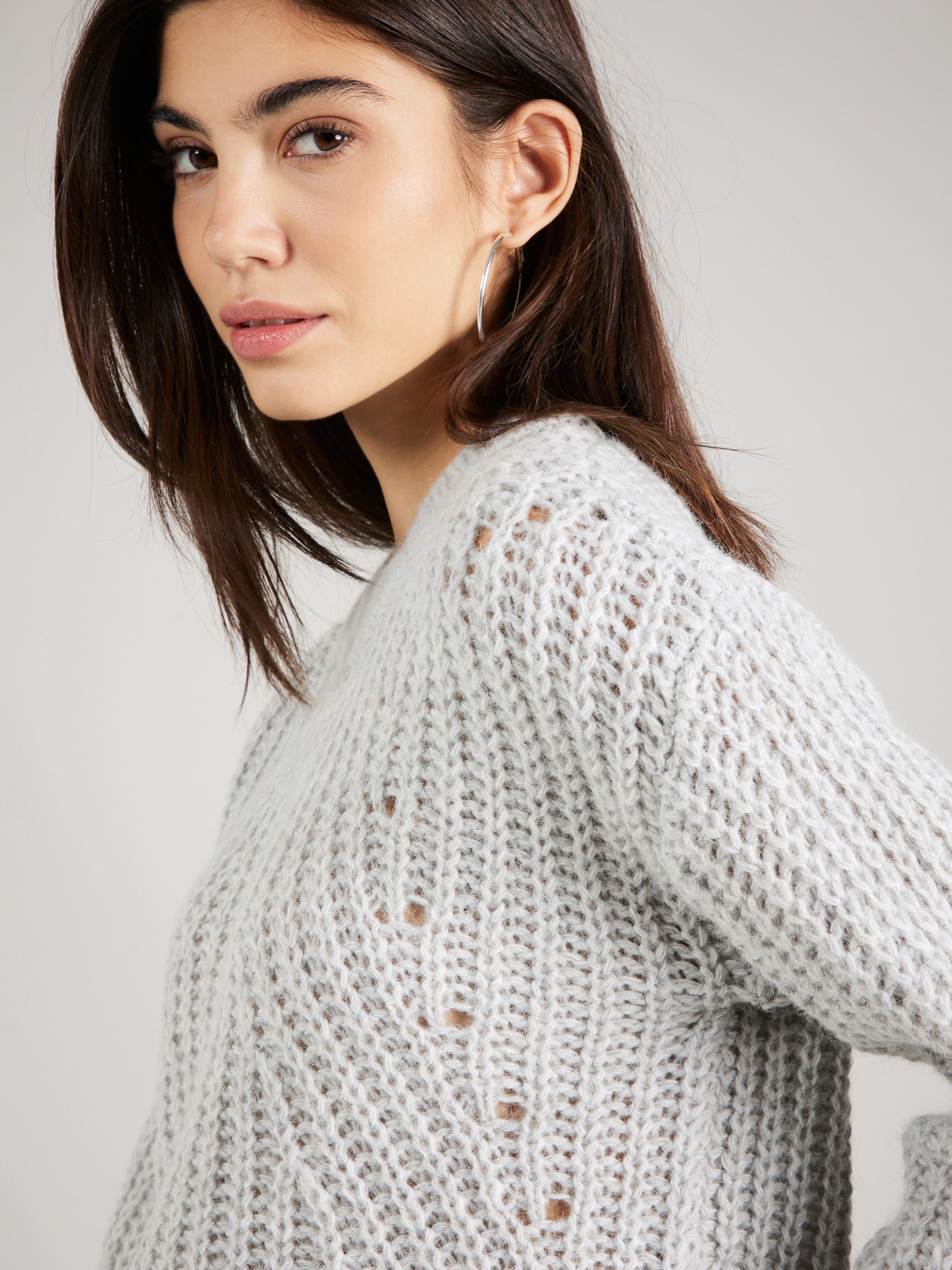 Pullover sold by About You product image thumbnail 5