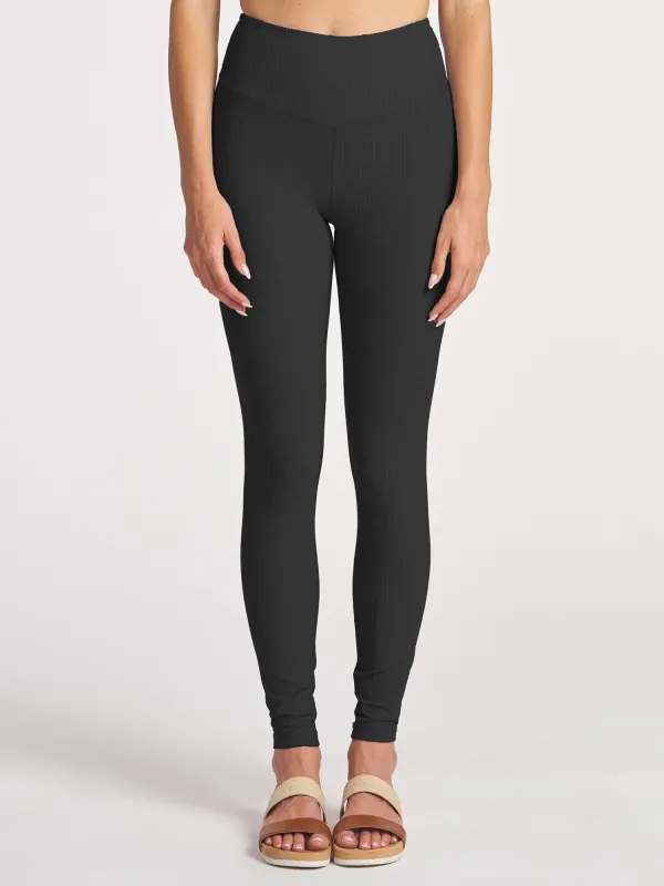 Grid 7/8 Legging sold by Thrive Societe