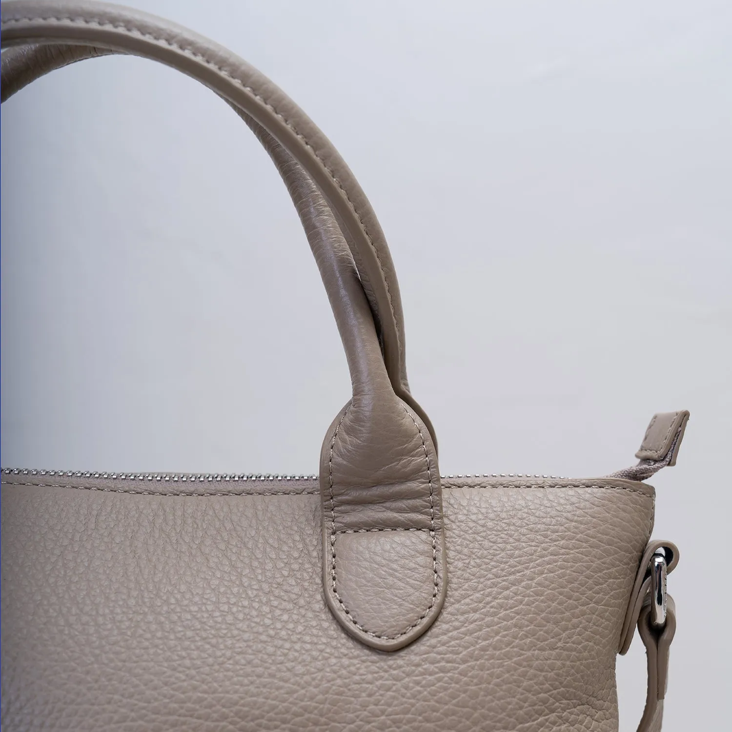 Leather Minimalist Carryall - Sand sold by Pond Los Angeles product image thumbnail 4
