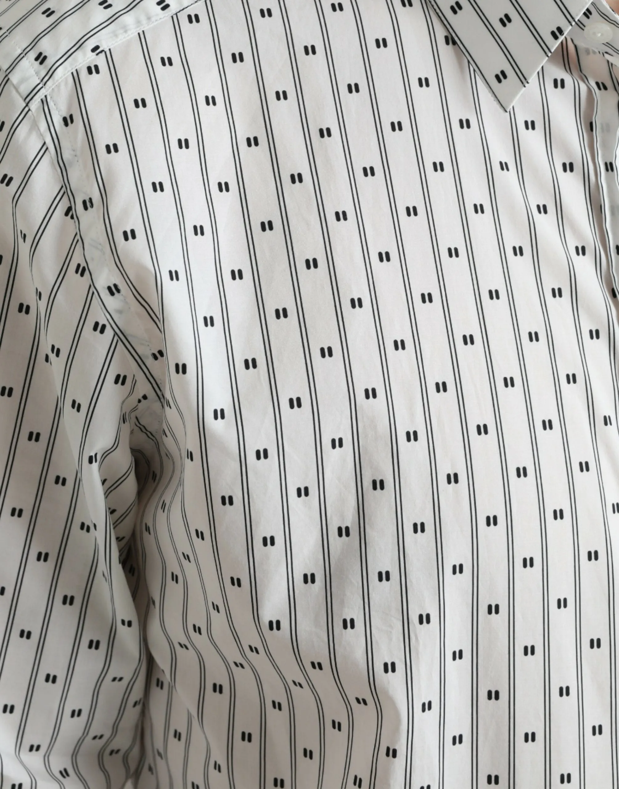 Elegant White Cotton Slim Fit Dress Shirt sold by Louxly product image thumbnail 4