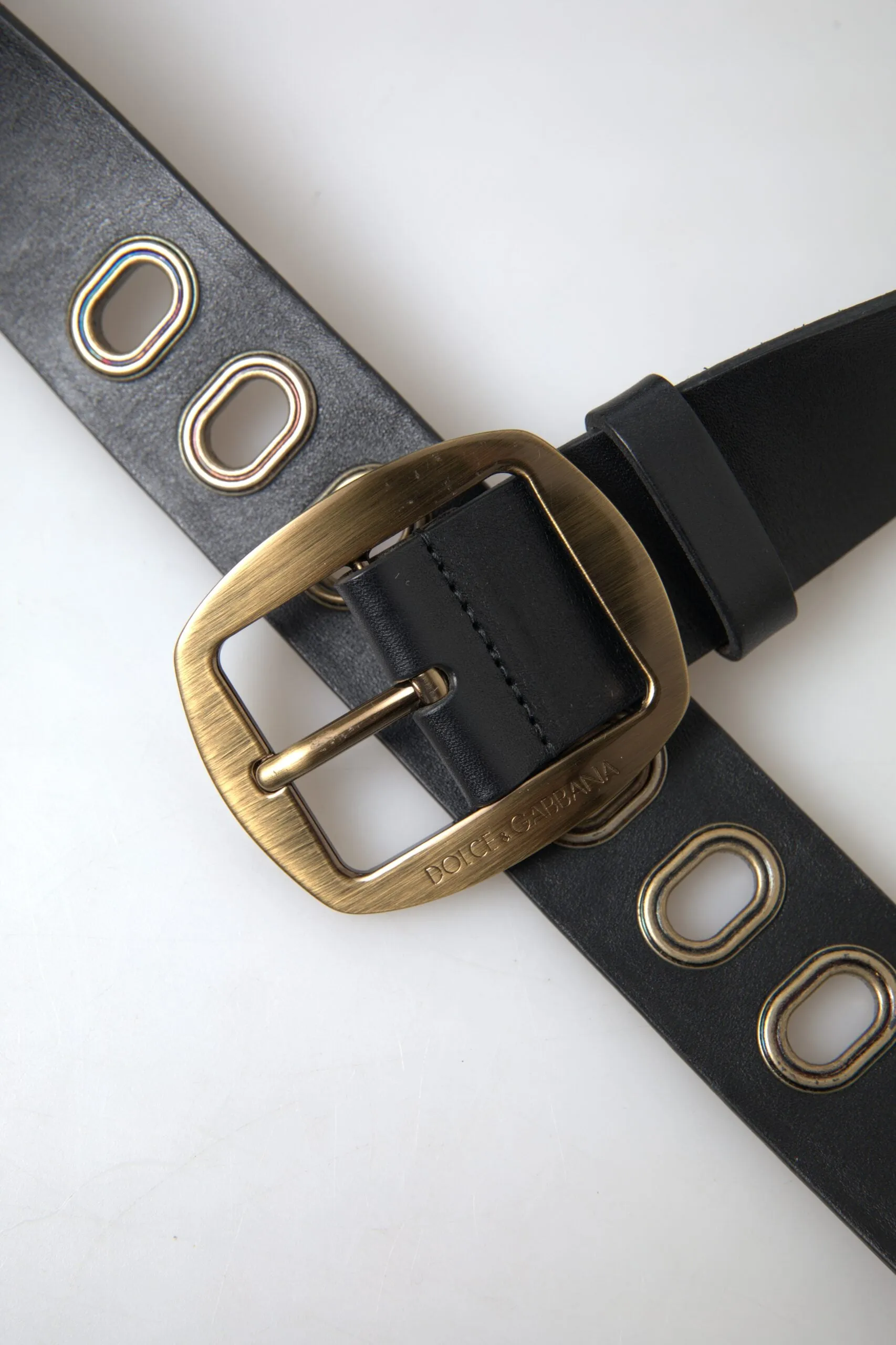 Sleek Italian Leather Belt with Metal Buckle sold by Louxly product image thumbnail 2