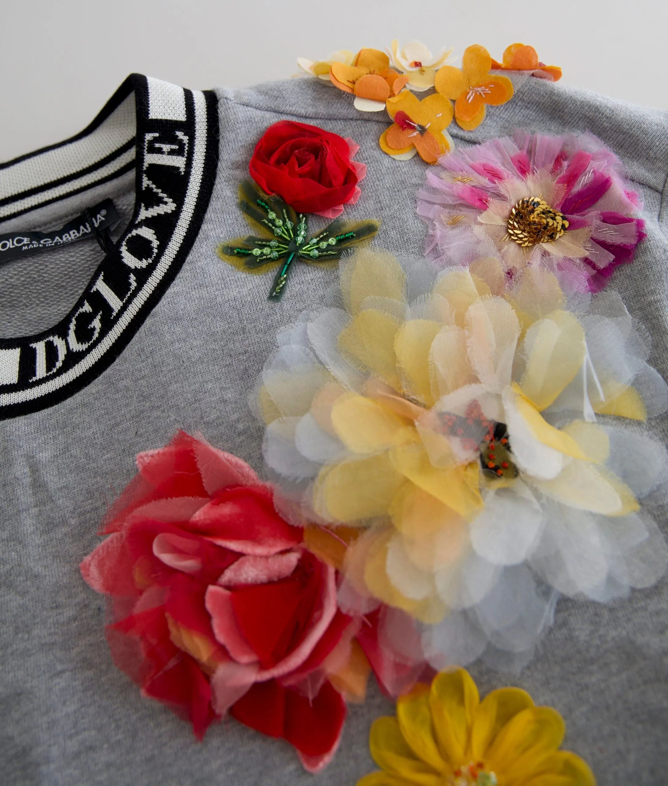 Chic Embellished Crew Neck Pullover Sweater sold by Louxly product image thumbnail 3