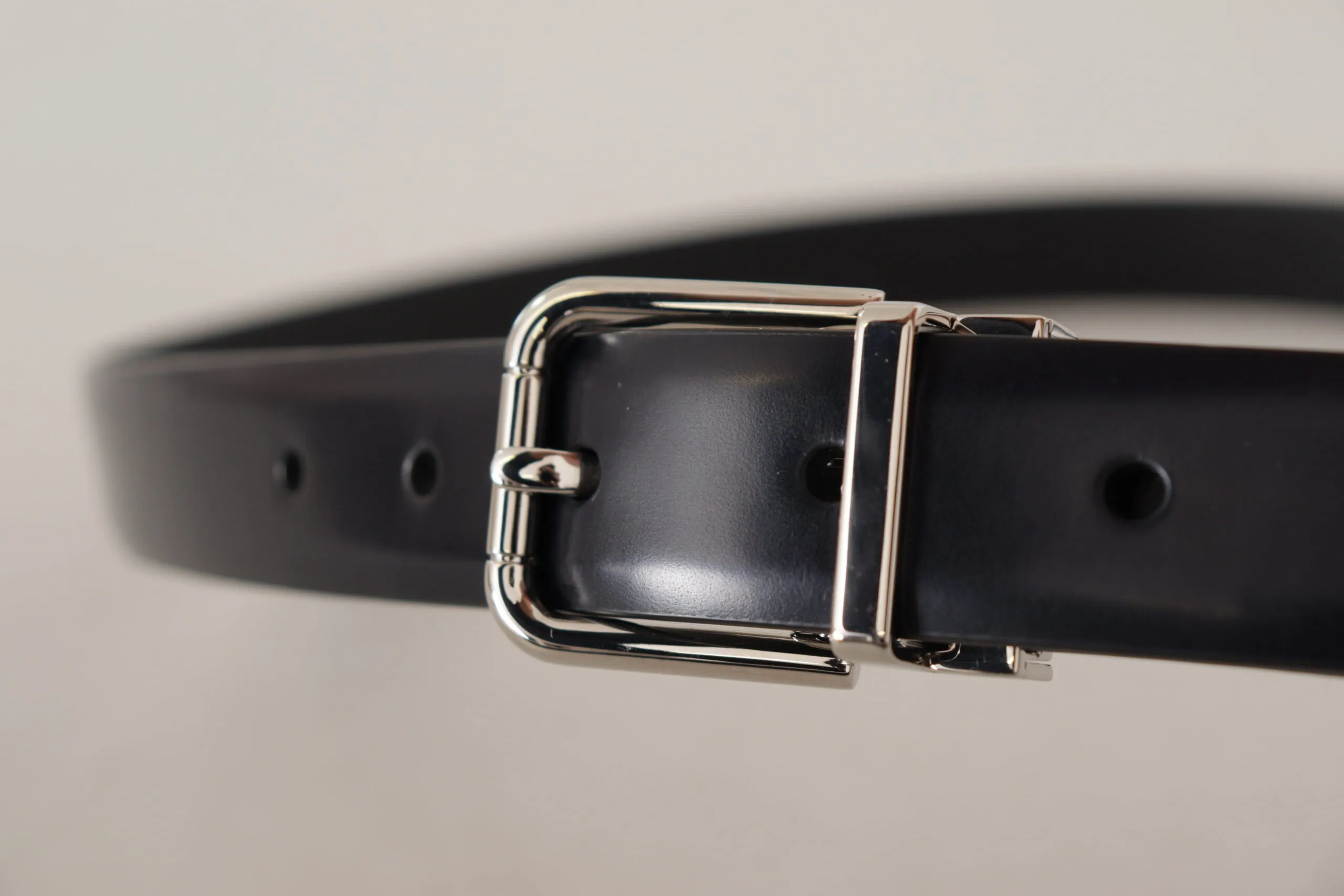Elegant Black Leather Belt with Metal Buckle sold by Louxly product image thumbnail 4