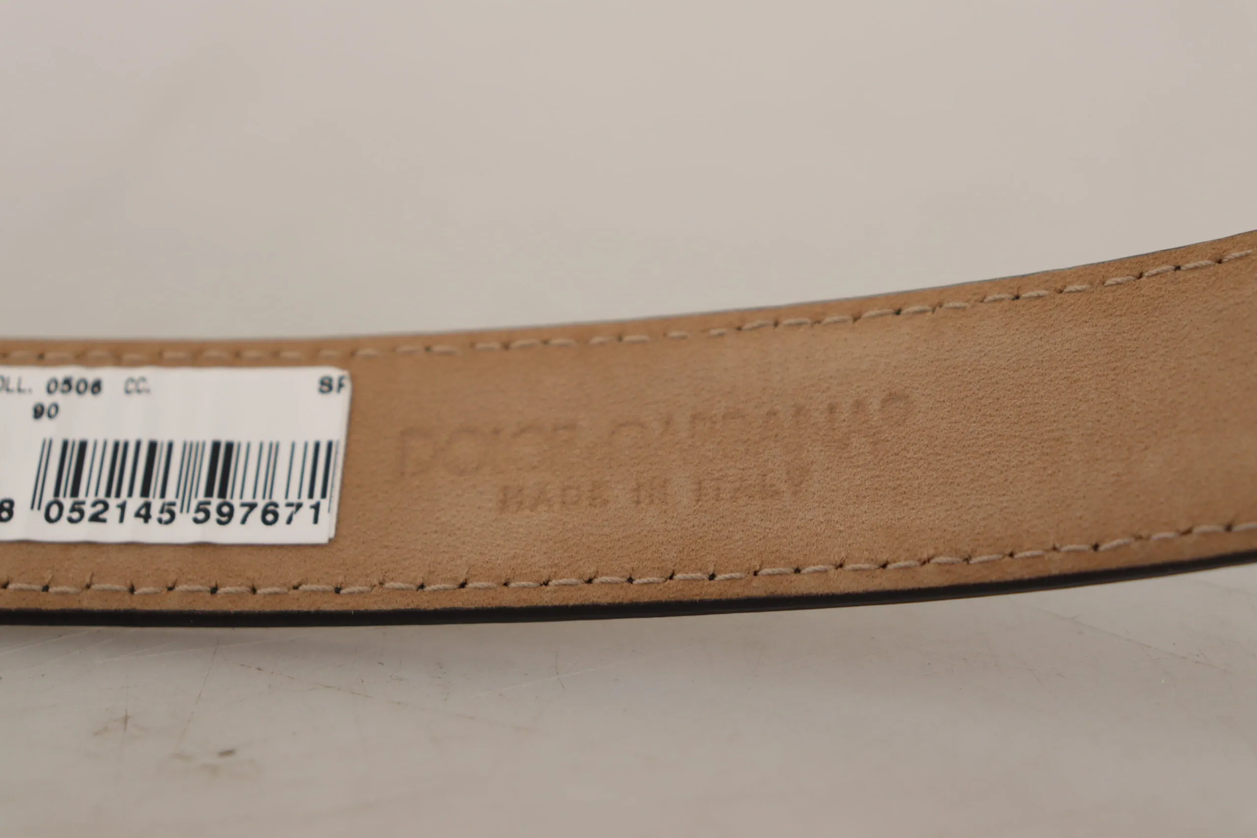 Sleek Black Leather Belt with Metal Buckle sold by Louxly product image thumbnail 4