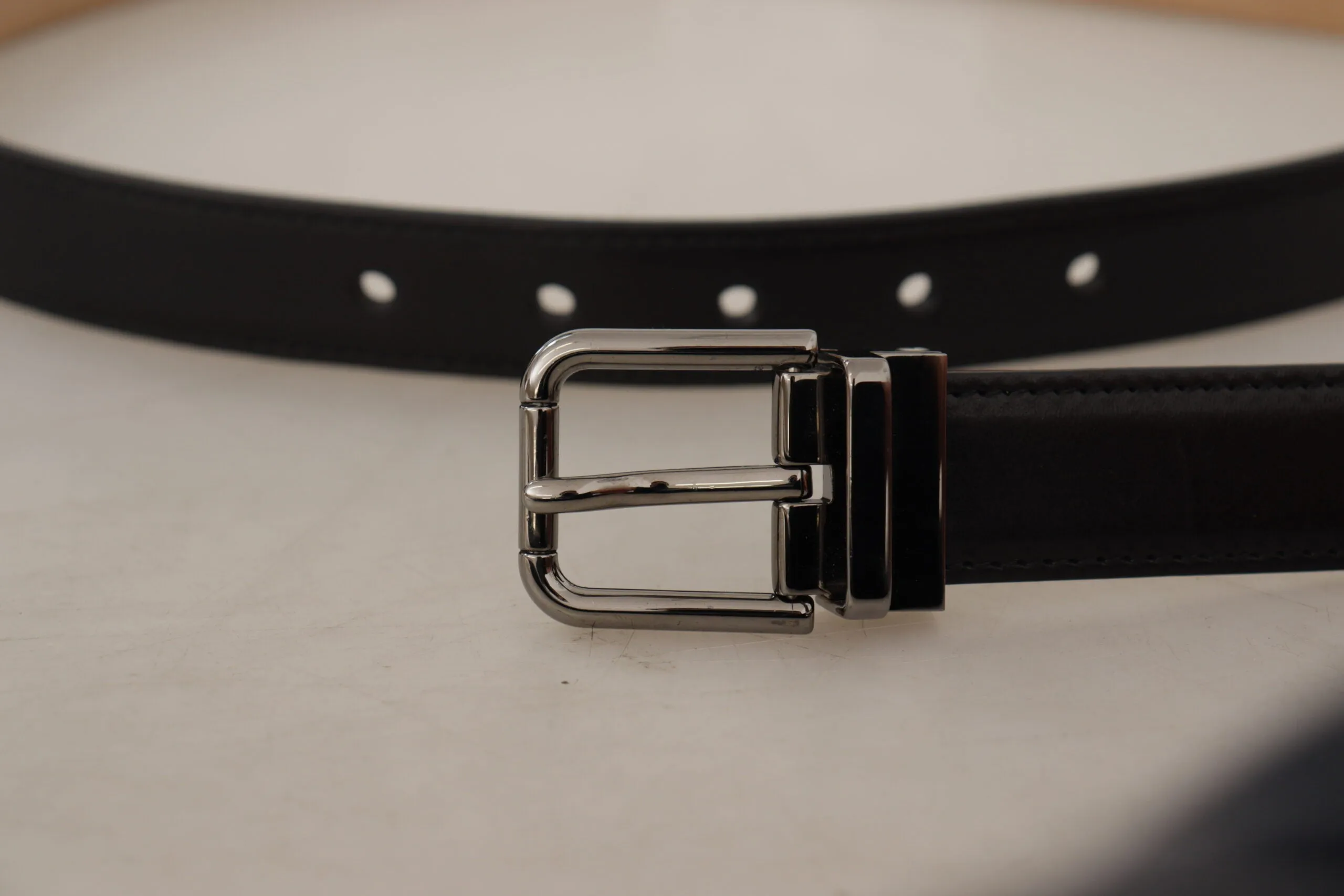 Sleek Black Leather Belt with Metal Buckle sold by Louxly product image thumbnail 2