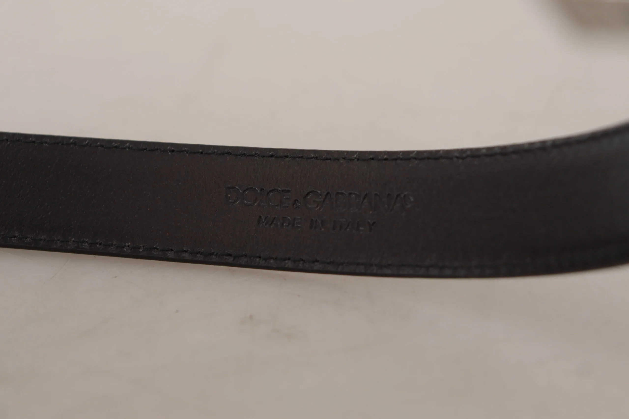 Sleek Black Leather Belt with Metal Buckle sold by Louxly product image thumbnail 5