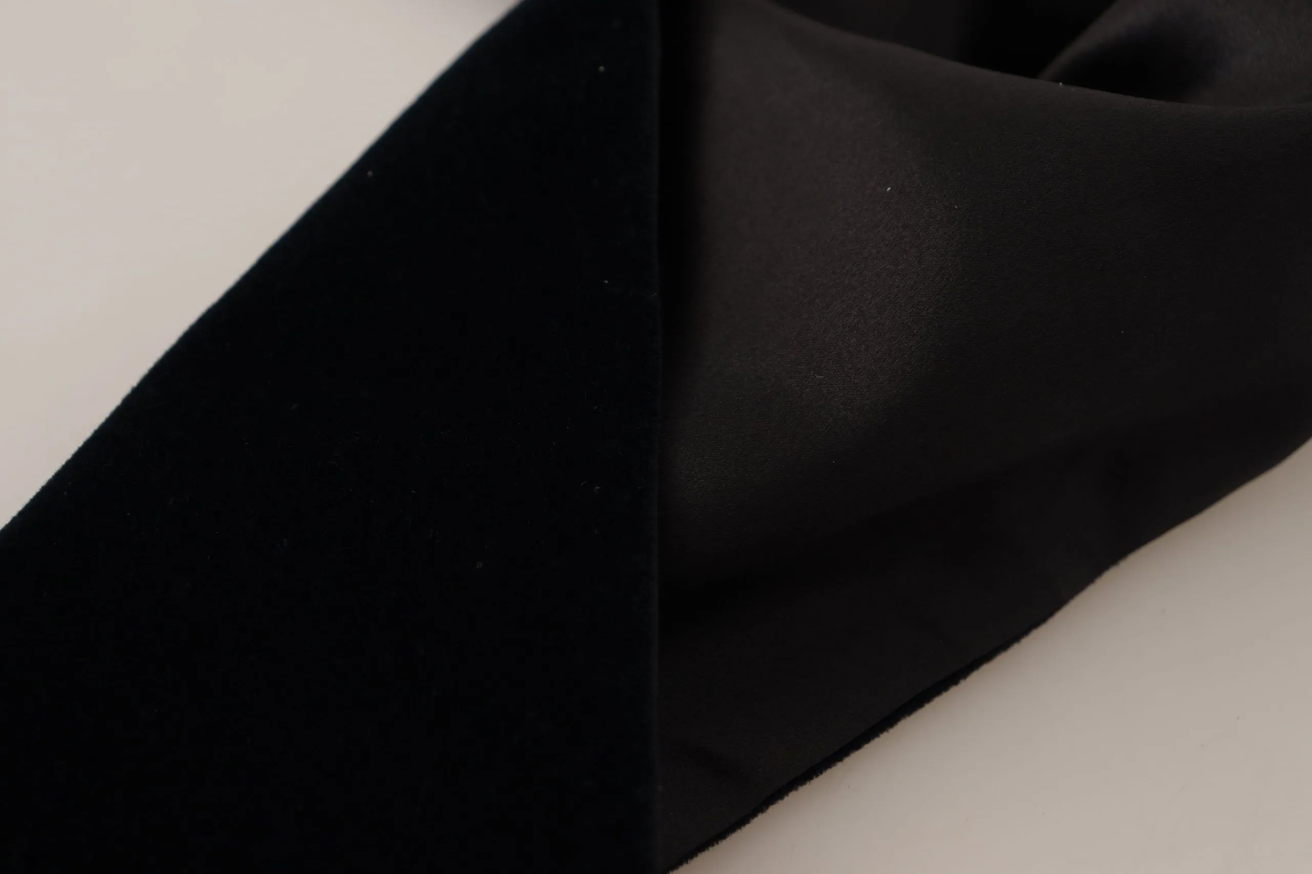 Elegant Dark Blue Cotton Silk Men's Scarf sold by Louxly product image thumbnail 5