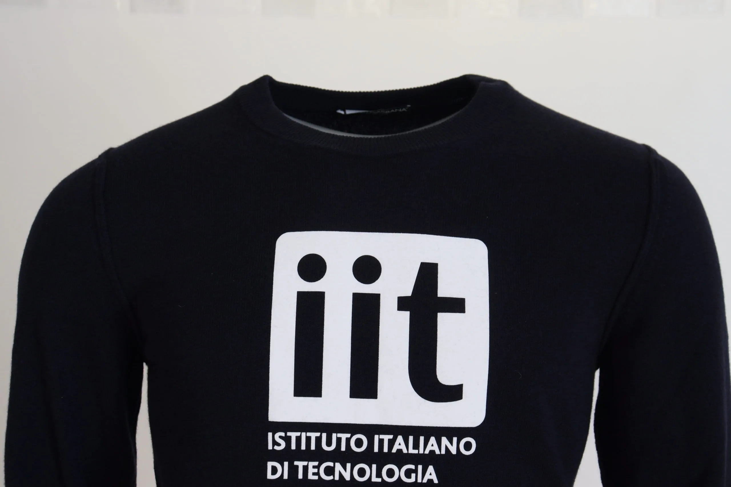 Elegant Blue Cashmere Pullover Sweater sold by Louxly product image thumbnail 4