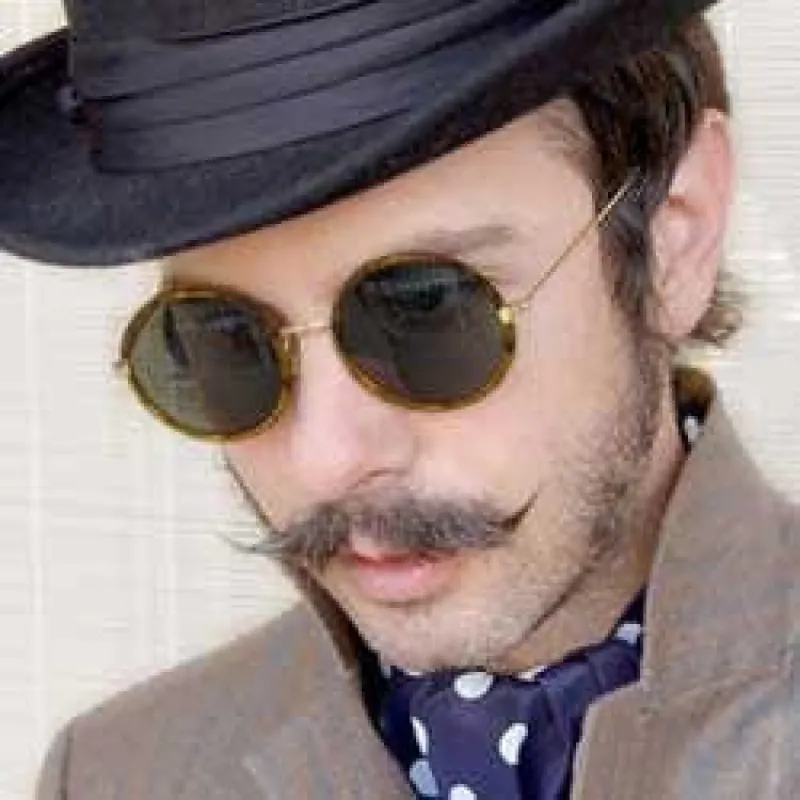 VICTROLA Demi sold by Giant Vintage