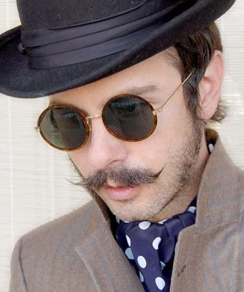 VICTROLA Tortoise sold by Giant Vintage product image thumbnail 2