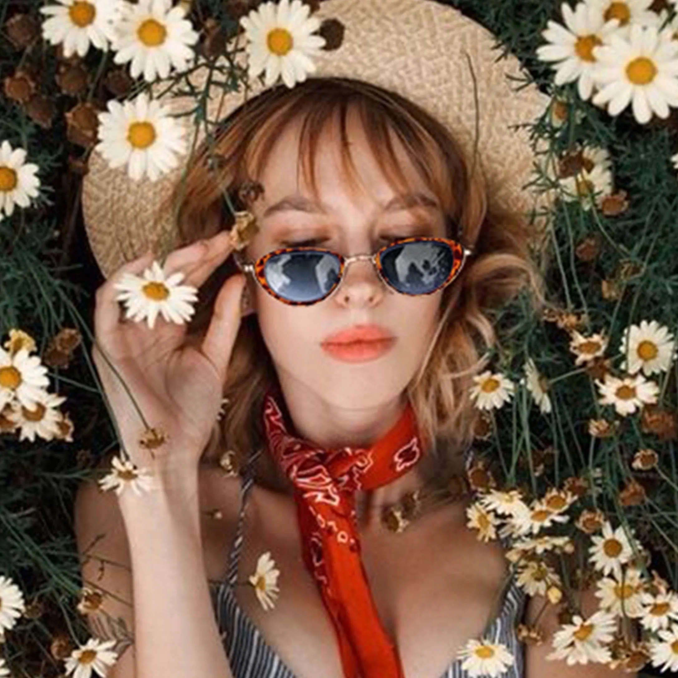 WILDE Oval Tortoise/Smoke Sunglasses | Small Fit sold by Giant Vintage product image thumbnail 2