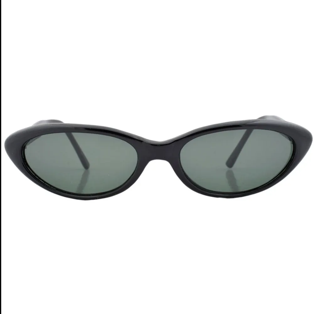 TWEAKS Black Cat-Eye Sunglasses sold by Giant Vintage